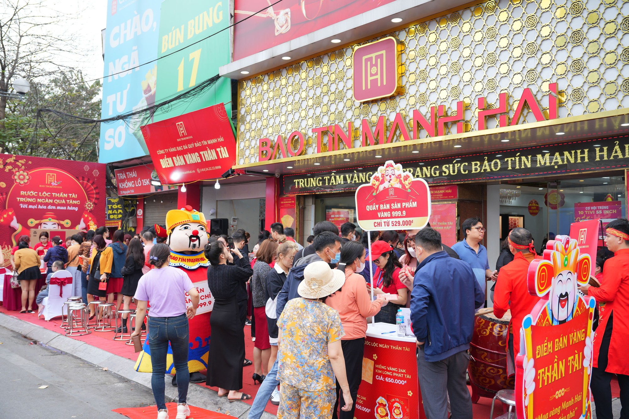 Người mua vàng tại Bảo Tín Mạnh Hải chú ý: Doanh nghiệp thông báo nóng về việc giao dịch vàng - Ảnh 1.