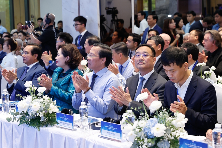 Thủ tướng: Trung tâm Tài chính Quốc tế phải trở thành động lực tăng trưởng mới - Ảnh 6.