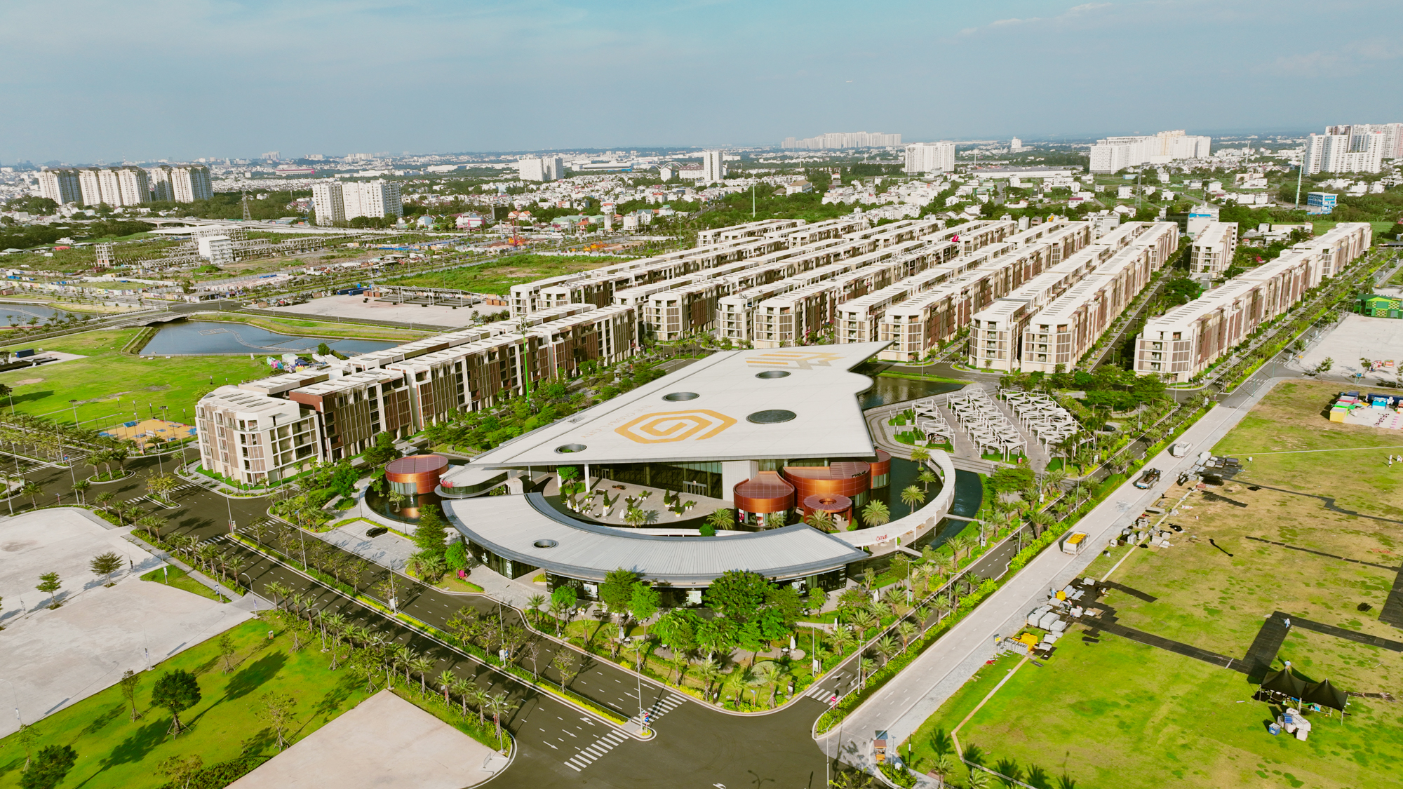 3 “ông lớn” chia thị phần bất động sản TP.HCM năm Bính Ngọ: Vinhomes làm siêu dự án ngoại ô, Masterise tiếp tục giữ trung tâm, Sun Group đánh thức vùng ven sông- Ảnh 11.