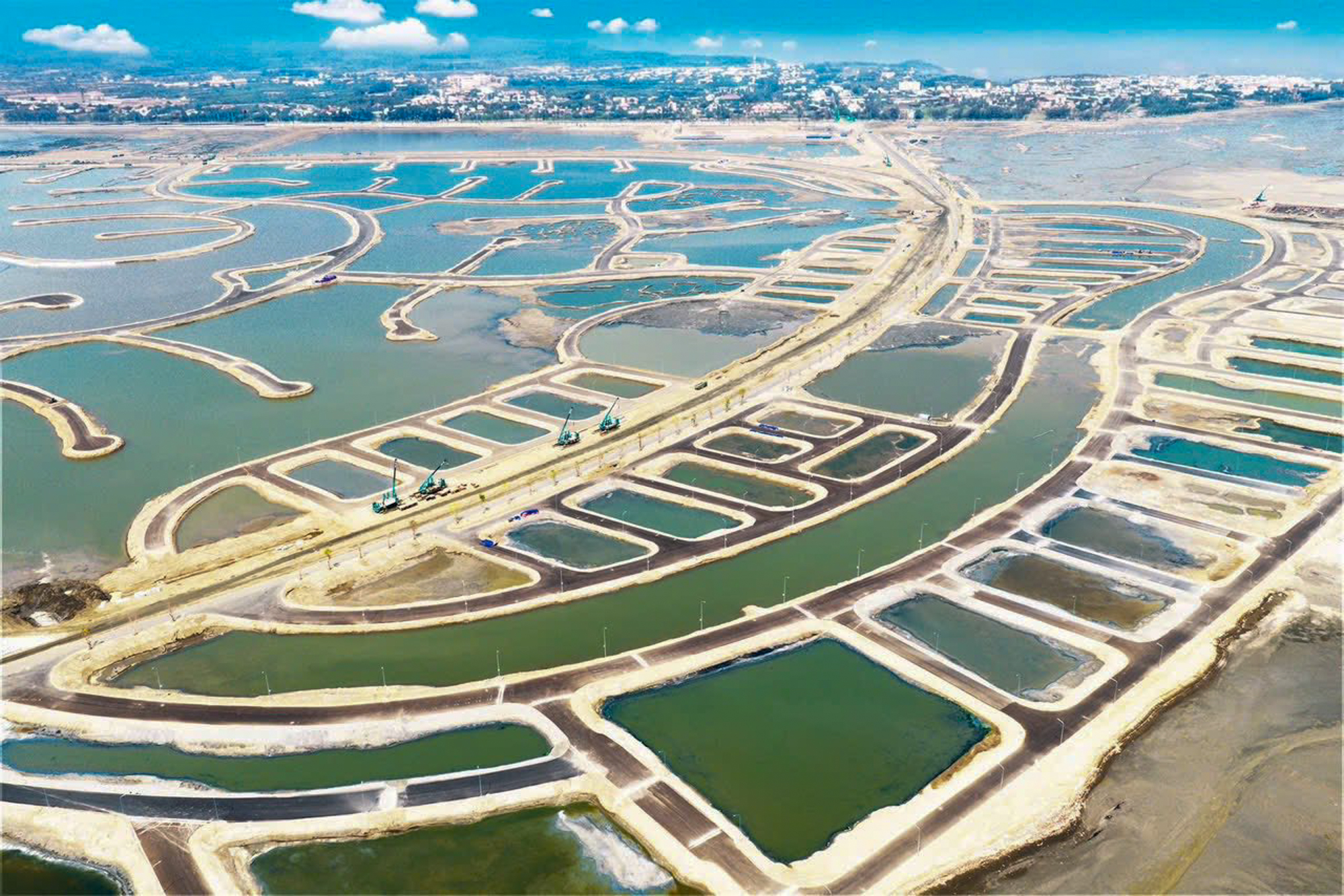 3 “ông lớn” chia thị phần bất động sản TP.HCM năm Bính Ngọ: Vinhomes làm siêu dự án ngoại ô, Masterise tiếp tục giữ trung tâm, Sun Group đánh thức vùng ven sông- Ảnh 3.