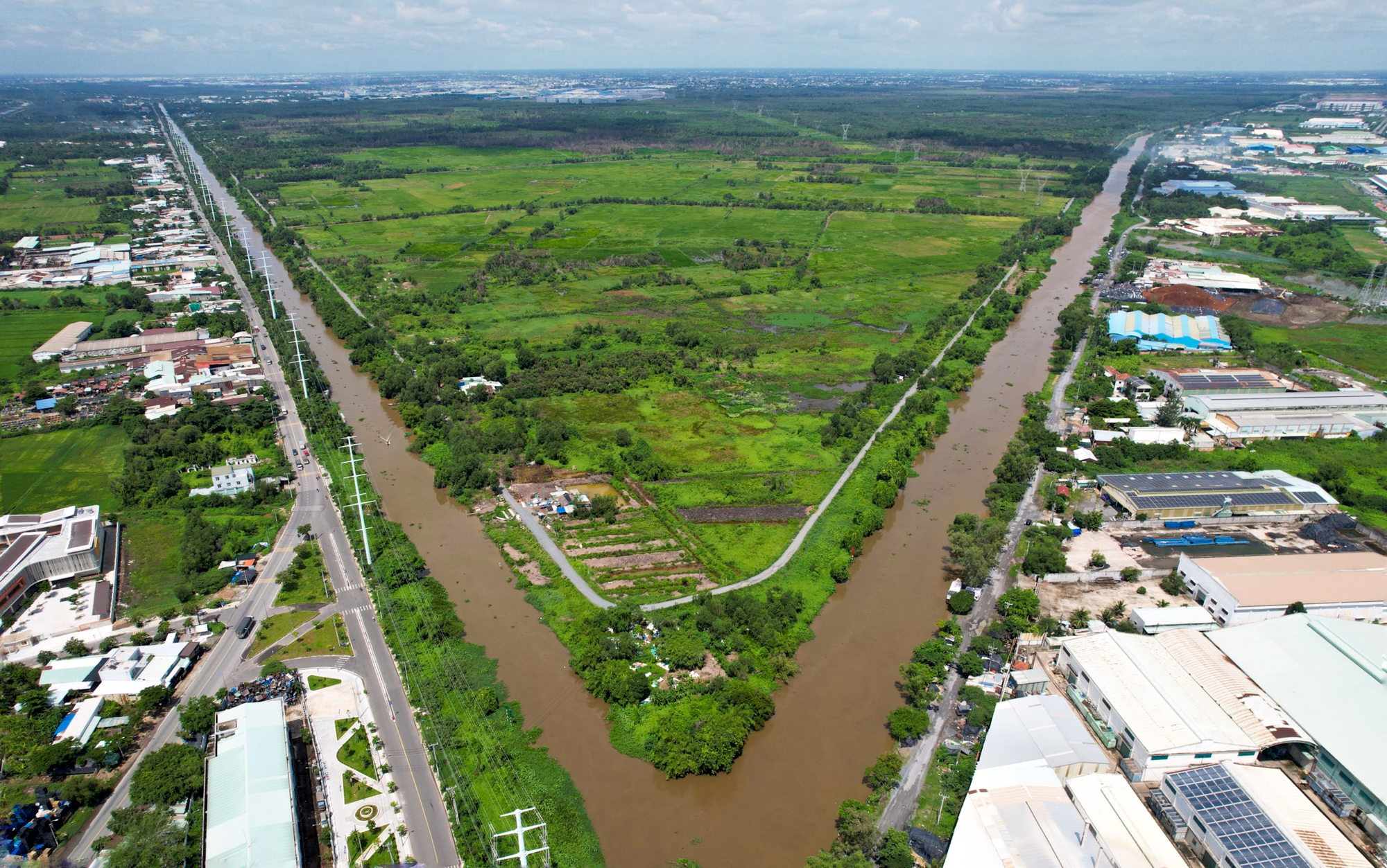 3 “ông lớn” chia thị phần bất động sản TP.HCM năm Bính Ngọ: Vinhomes làm siêu dự án ngoại ô, Masterise tiếp tục giữ trung tâm, Sun Group đánh thức vùng ven sông- Ảnh 4.