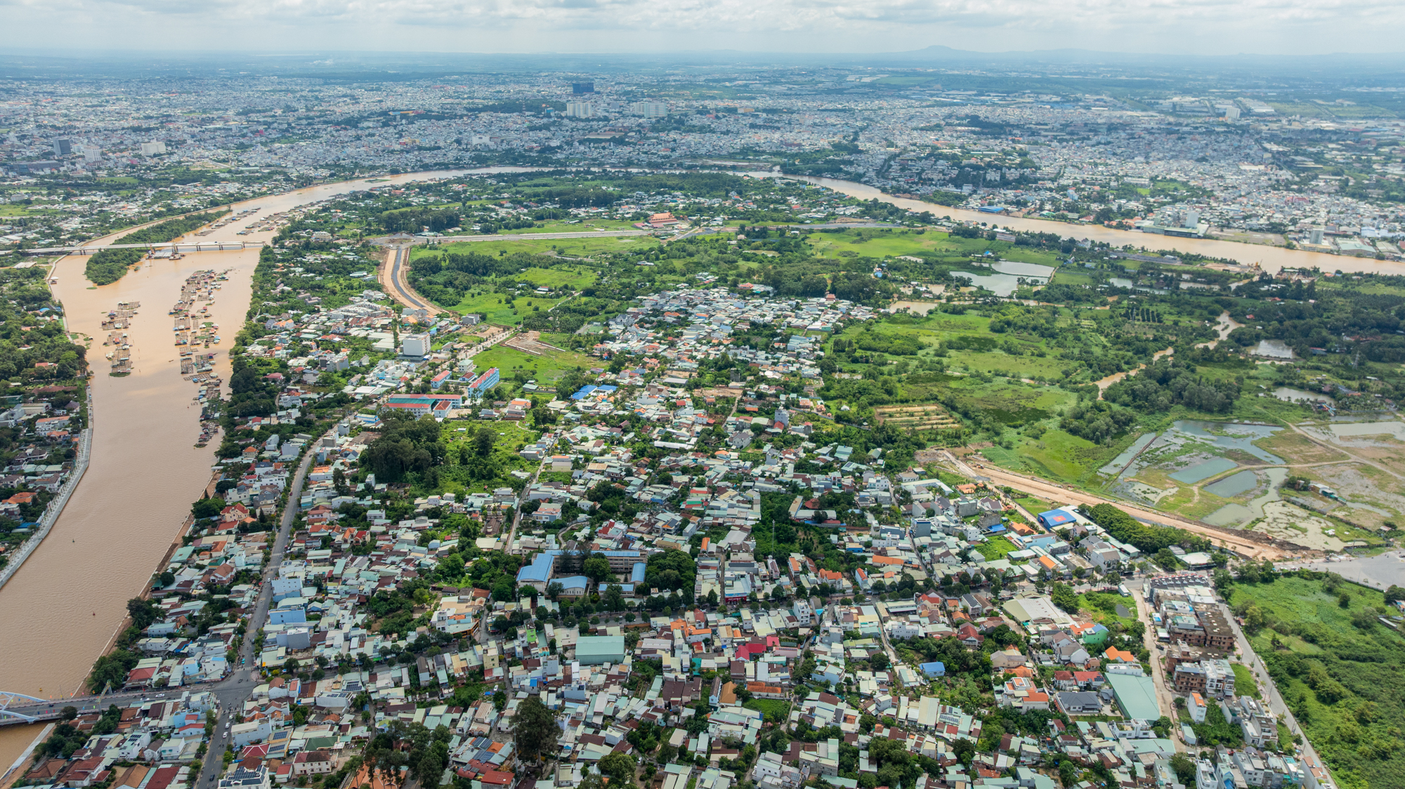 3 “ông lớn” chia thị phần bất động sản TP.HCM năm Bính Ngọ: Vinhomes làm siêu dự án ngoại ô, Masterise tiếp tục giữ trung tâm, Sun Group đánh thức vùng ven sông- Ảnh 9.