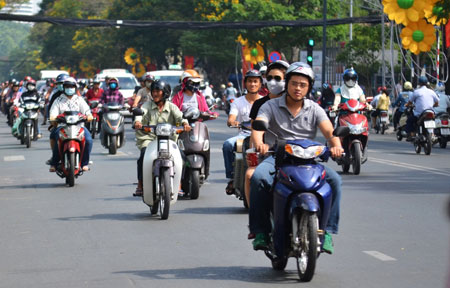 Cảnh sát giao thông địa phương cảnh báo nóng với người đi xe máy- Ảnh 1.