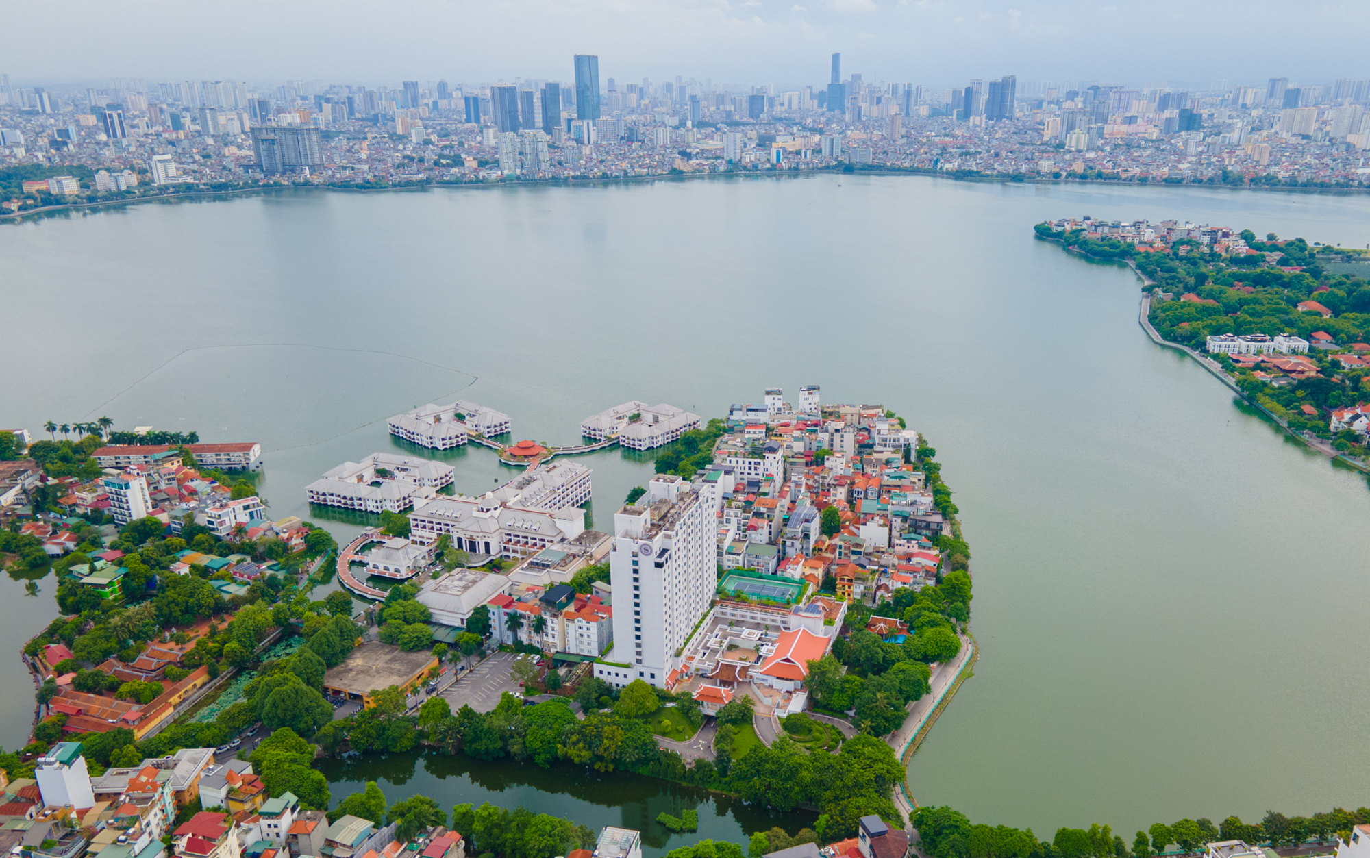 Toàn cảnh dự án 30.000 tỷ giúp hồ Tây “lột xác”: Giữ nguyên mặt nước, thêm vườn hoa, quảng trường nổi và bãi xe ngầm- Ảnh 1. Toàn cảnh dự án 30.000 tỷ giúp hồ Tây “lột xác”: Giữ nguyên mặt nước, thêm vườn hoa, quảng trường nổi và bãi xe ngầm- Ảnh 1.