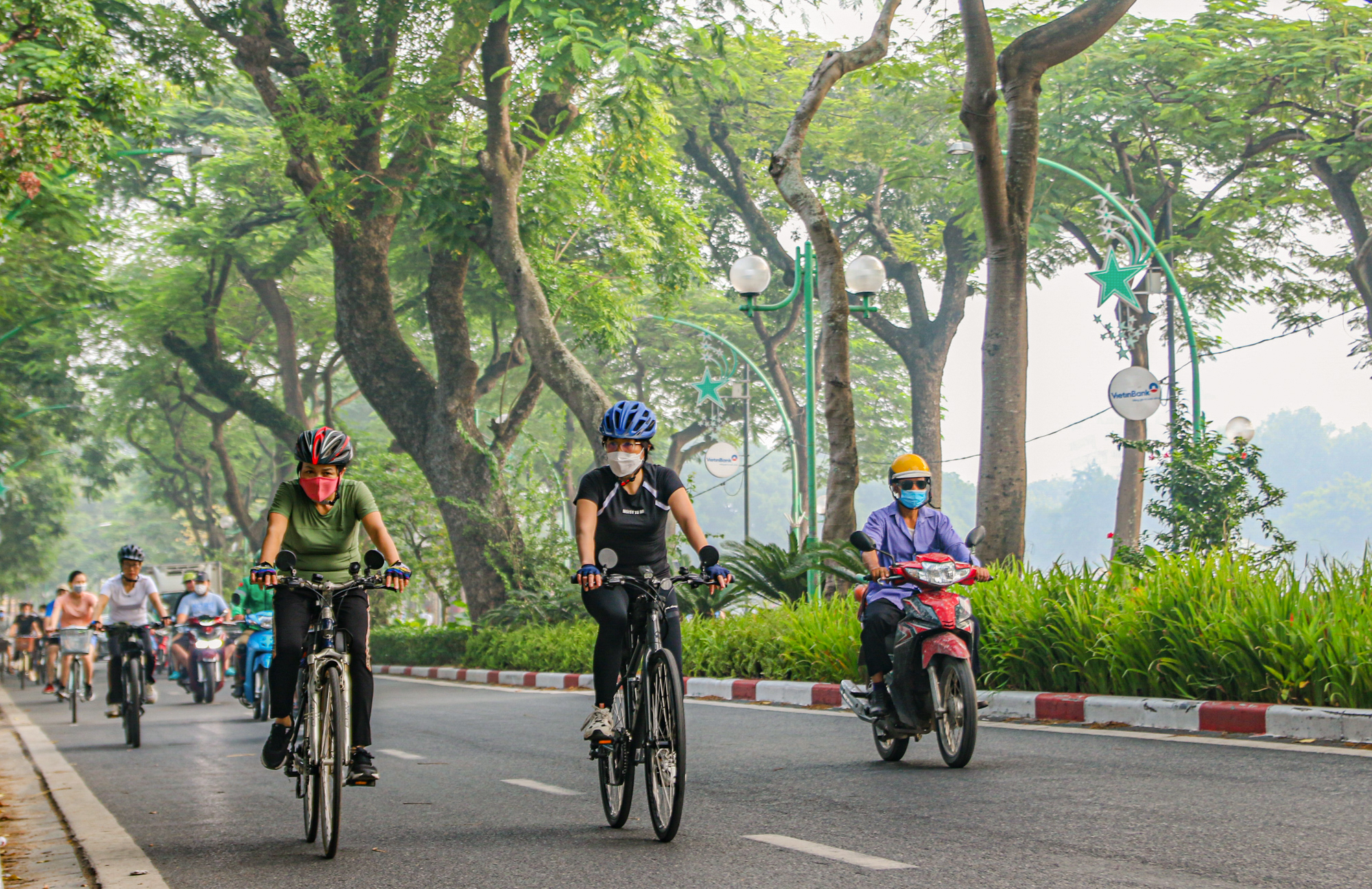 Toàn cảnh dự án 30.000 tỷ giúp hồ Tây “lột xác”: Giữ nguyên mặt nước, thêm vườn hoa, quảng trường nổi và bãi xe ngầm- Ảnh 7. Toàn cảnh dự án 30.000 tỷ giúp hồ Tây “lột xác”: Giữ nguyên mặt nước, thêm vườn hoa, quảng trường nổi và bãi xe ngầm- Ảnh 7.