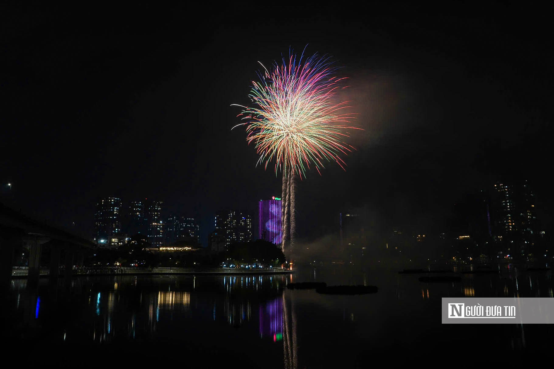 Mãn nhãn màn pháo hoa chào đón năm Bính Ngọ 2026- Ảnh 3.
