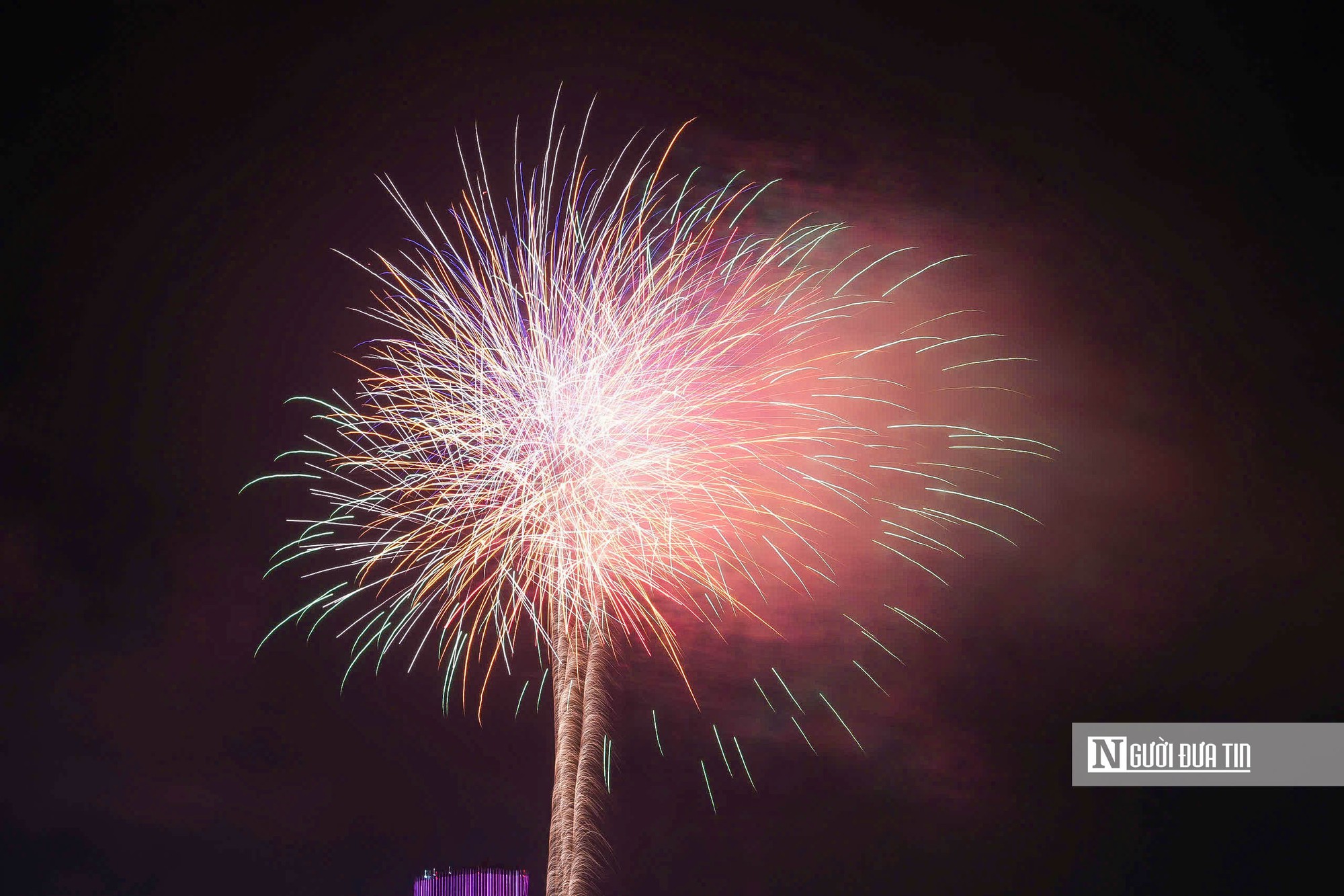 Mãn nhãn màn pháo hoa chào đón năm Bính Ngọ 2026- Ảnh 5.
