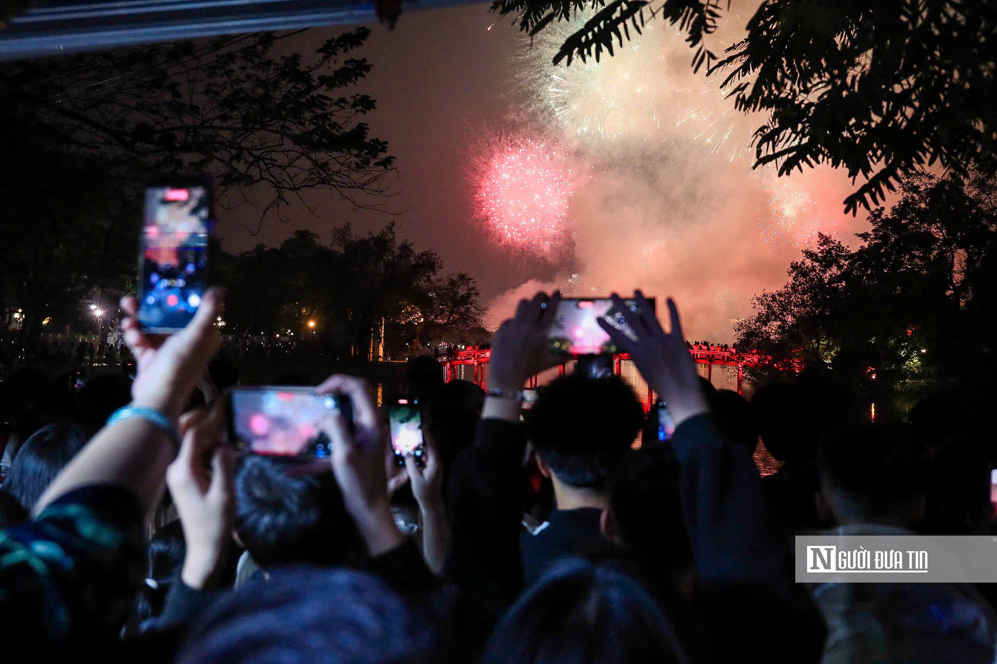 Mãn nhãn màn pháo hoa chào đón năm Bính Ngọ 2026- Ảnh 7.