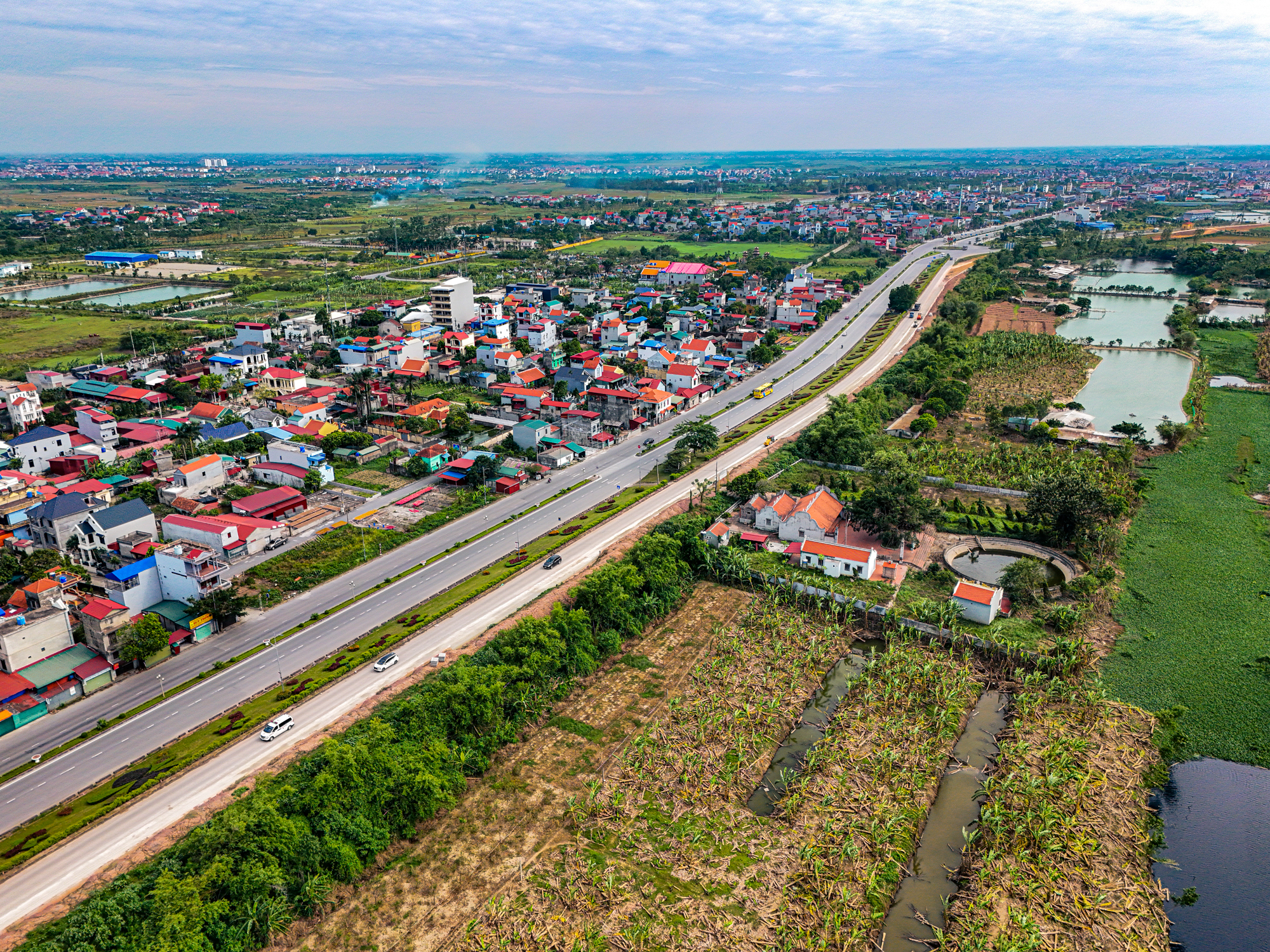 Sân vận động 60.000 chỗ, cao tốc liên vùng và loạt hạ tầng nghìn tỷ đồng loạt đổ bộ, bất động sản tỉnh sát vách Hà Nội tăng trưởng ra sao? - Ảnh 6.