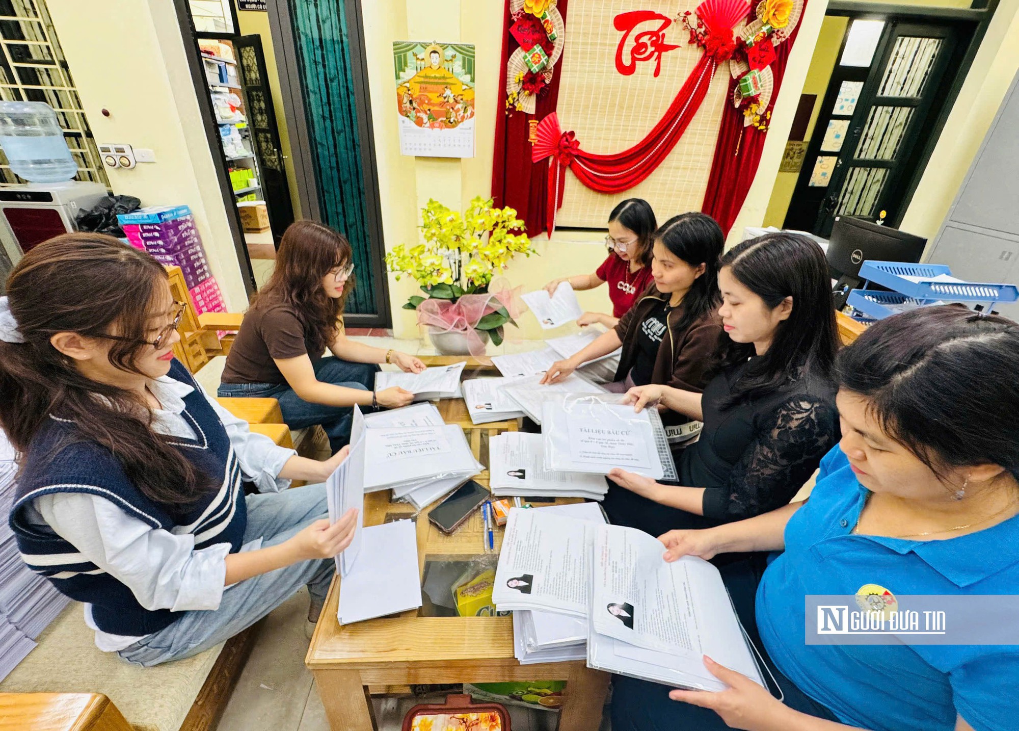 Hà Nội đồng loạt niêm yết danh sách ứng viên ứng cử đại biểu Quốc hội và HĐND các cấp- Ảnh 6.