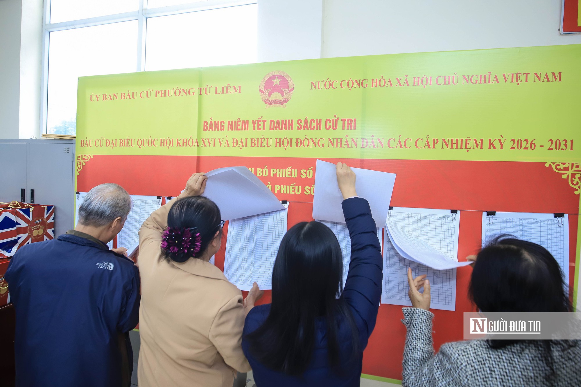 Hà Nội đồng loạt niêm yết danh sách ứng viên ứng cử đại biểu Quốc hội và HĐND các cấp- Ảnh 7.