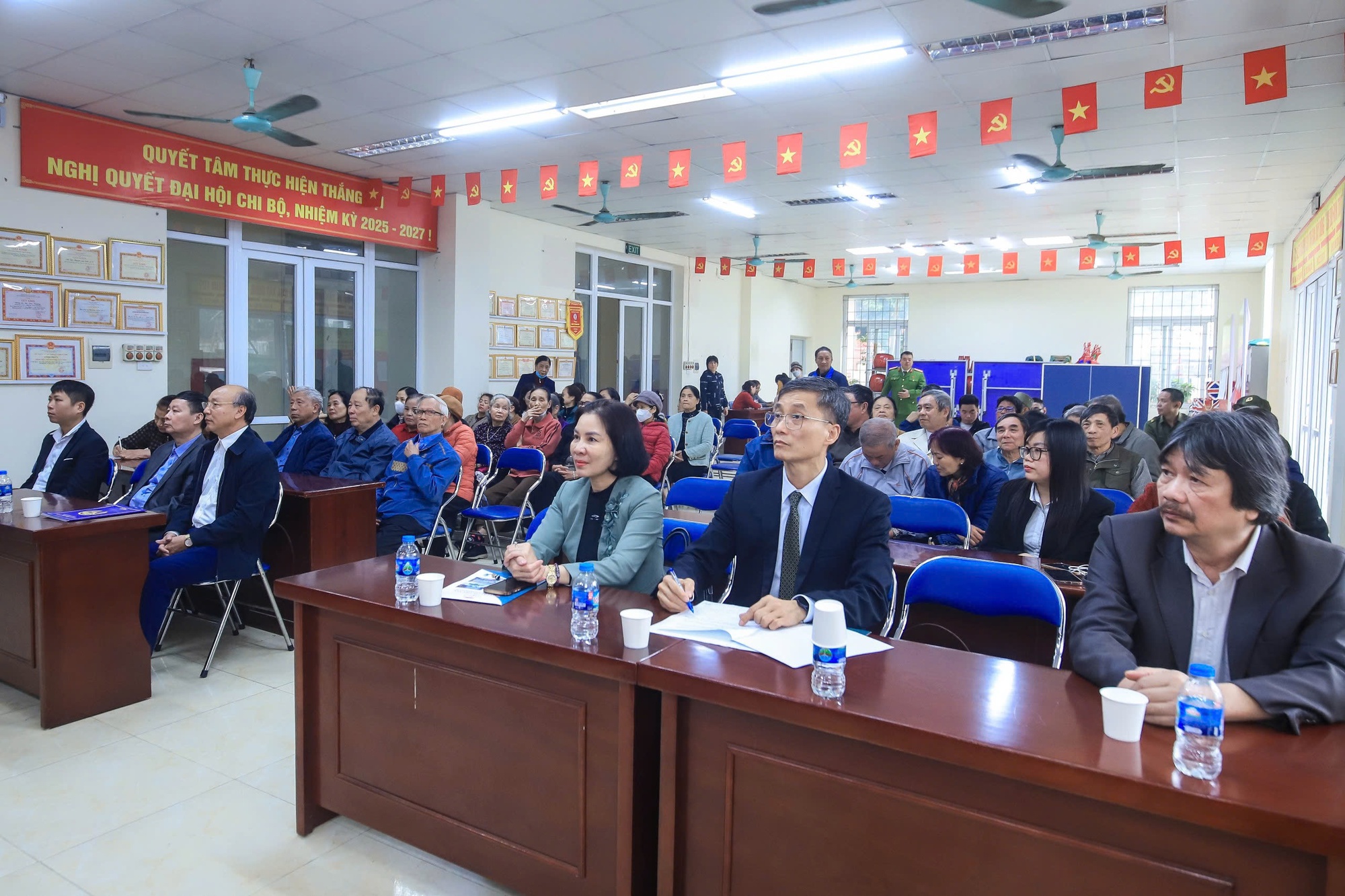 Cử tri nơi cư trú nhất trí giới thiệu ông Nguyễn Khánh Ngọc ứng cử Đại biểu Quốc hội khóa XVI- Ảnh 1.