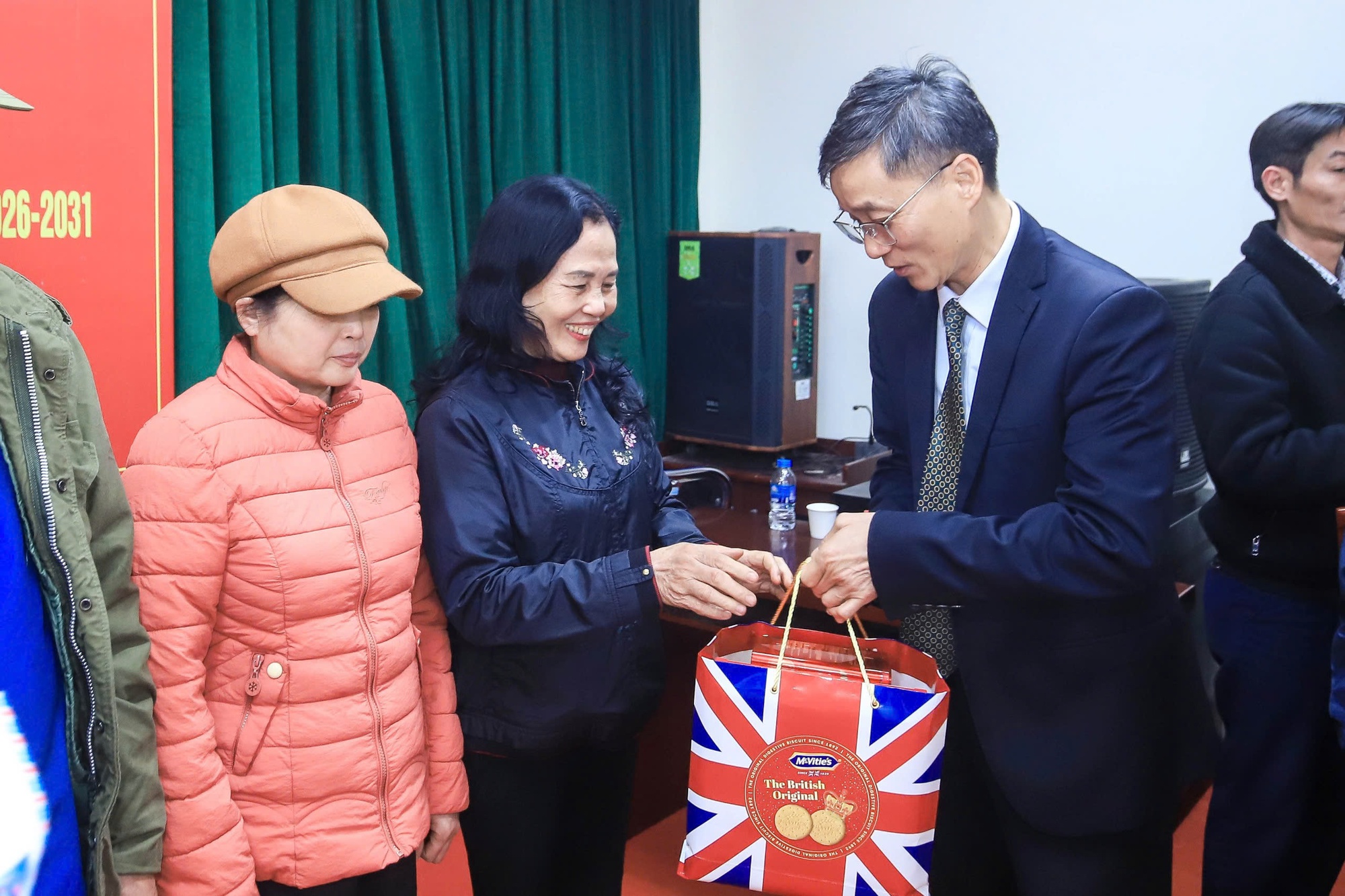 Cử tri nơi cư trú nhất trí giới thiệu ông Nguyễn Khánh Ngọc ứng cử Đại biểu Quốc hội khóa XVI- Ảnh 9.