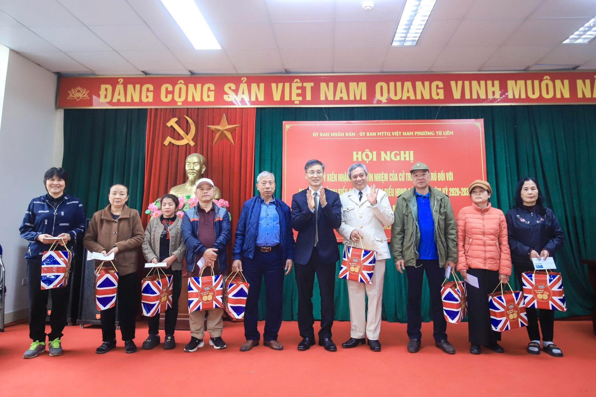 Cử tri nơi cư trú nhất trí giới thiệu ông Nguyễn Khánh Ngọc ứng cử Đại biểu Quốc hội khóa XVI- Ảnh 10.