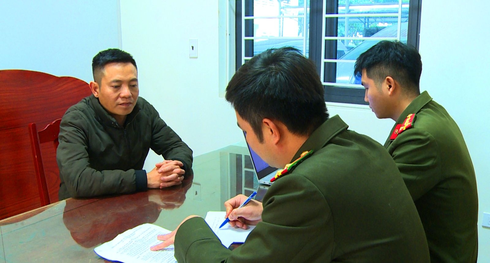 Bắt Giám đốc Công ty Hoàng Minh Đường bán thuốc 'gia truyền 3 đời' dỏm, thu lời bất chính hơn 200 tỷ đồng - Ảnh 1.