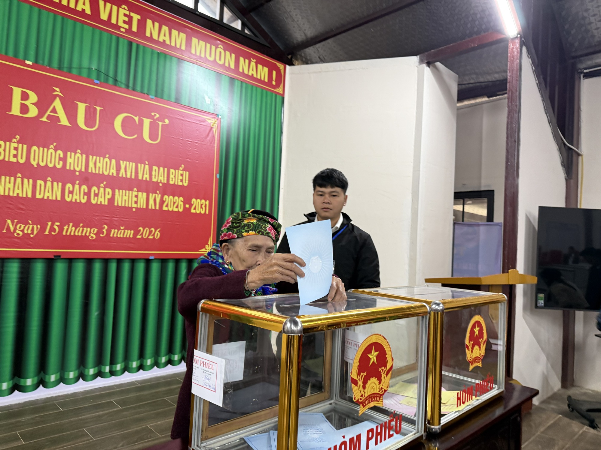 Gần 62 triệu cử tri đã đi bỏ phiếu bầu cử - Ảnh 2.