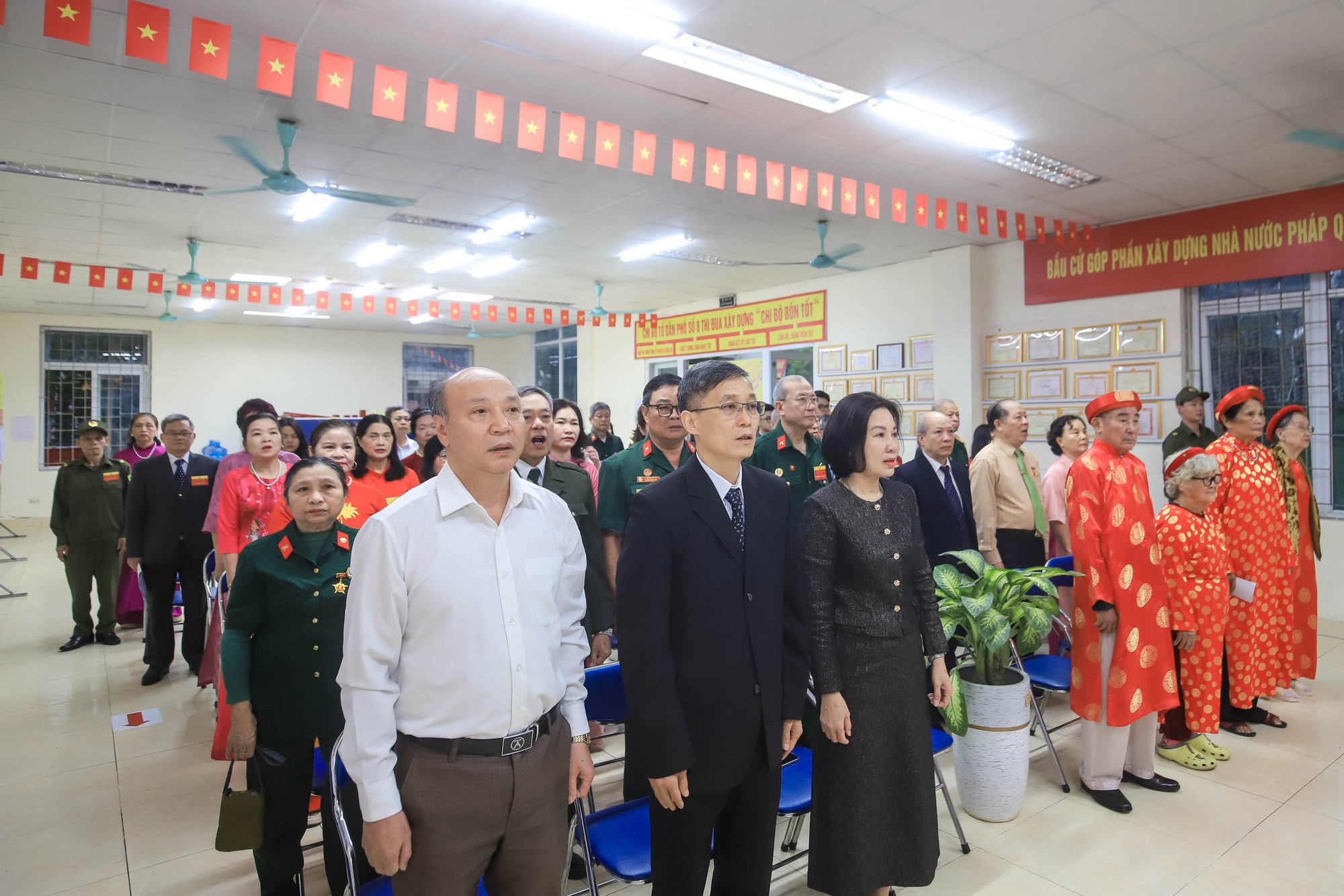 "Tôi cảm thấy tự hào và vinh dự được thực hiện quyền, nghĩa vụ công dân của mình" - Ảnh 2.