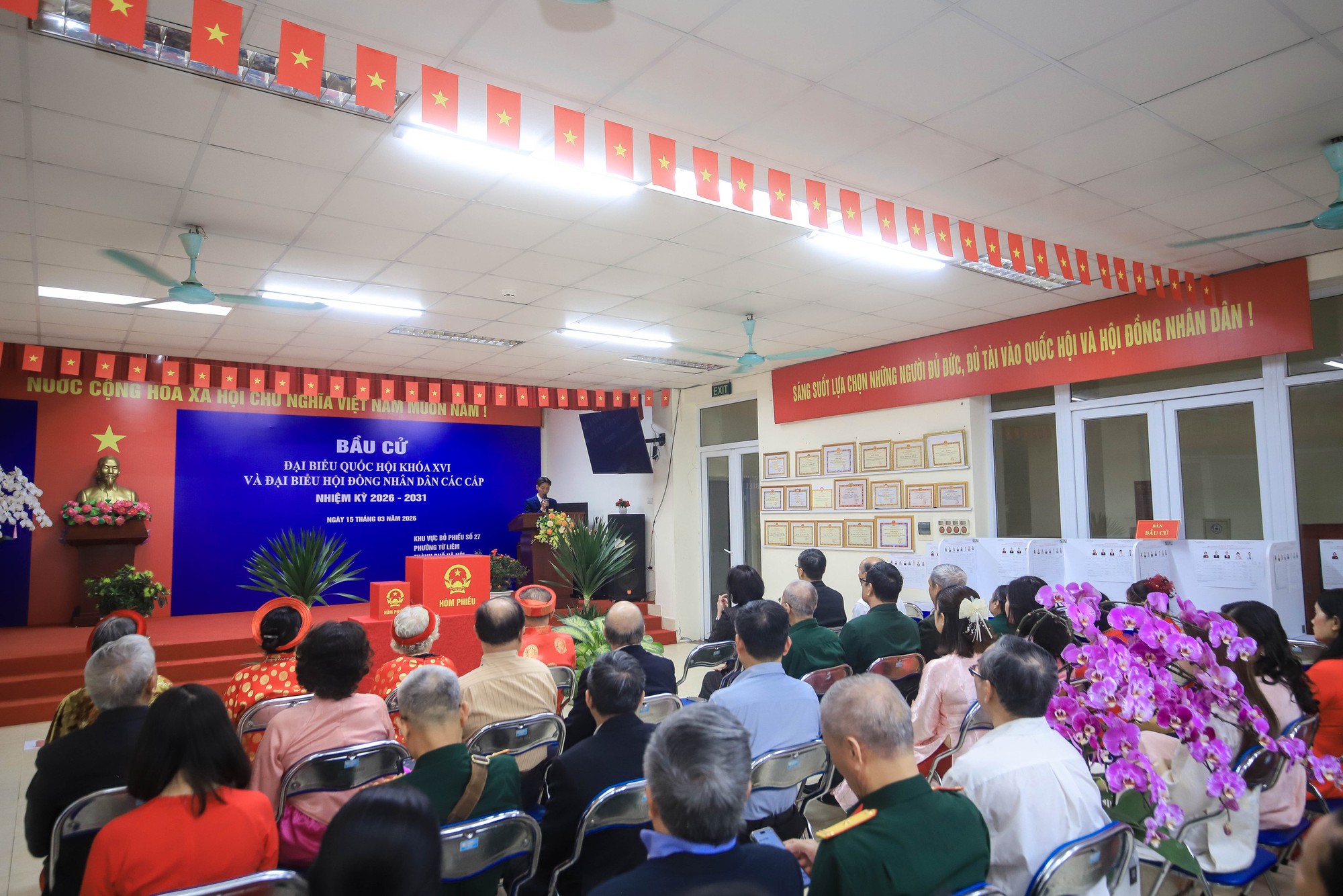 "Tôi cảm thấy tự hào và vinh dự được thực hiện quyền, nghĩa vụ công dân của mình" - Ảnh 1.