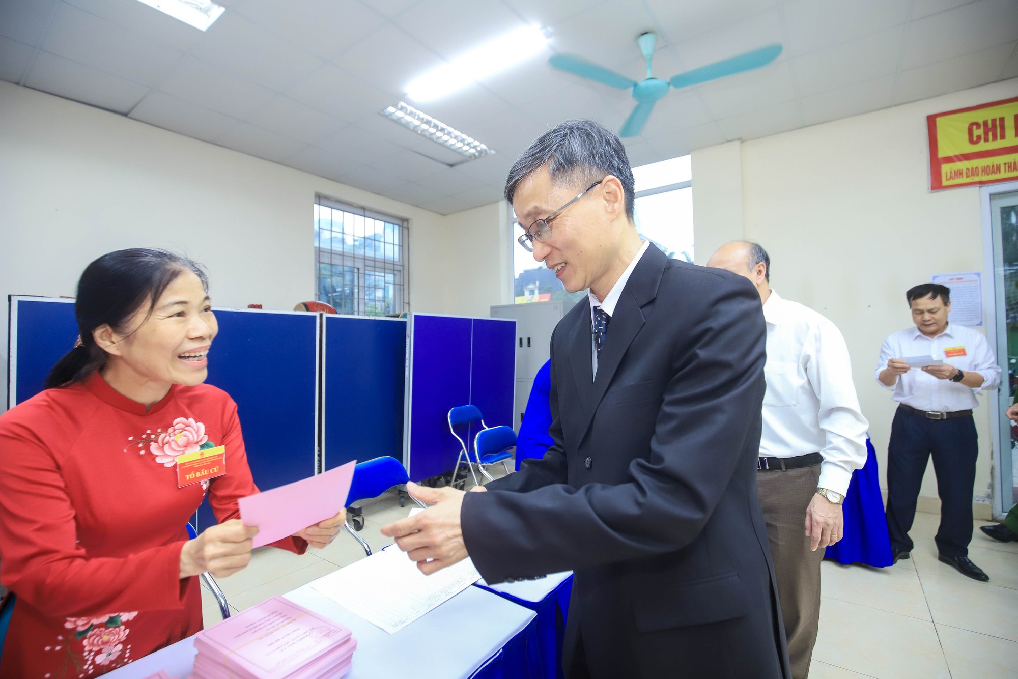 "Tôi cảm thấy tự hào và vinh dự được thực hiện quyền, nghĩa vụ công dân của mình" - Ảnh 5.