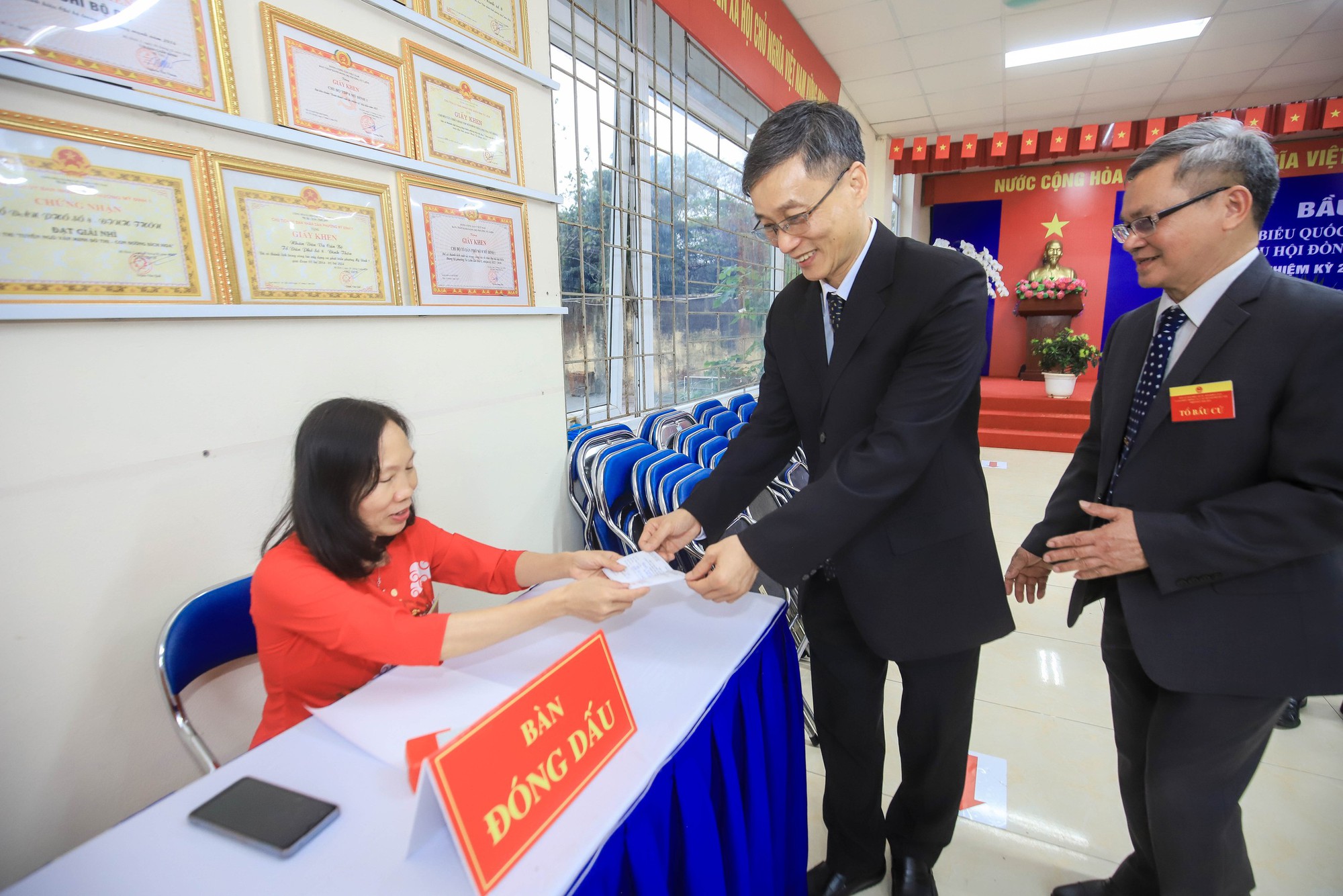 "Tôi cảm thấy tự hào và vinh dự được thực hiện quyền, nghĩa vụ công dân của mình" - Ảnh 7.