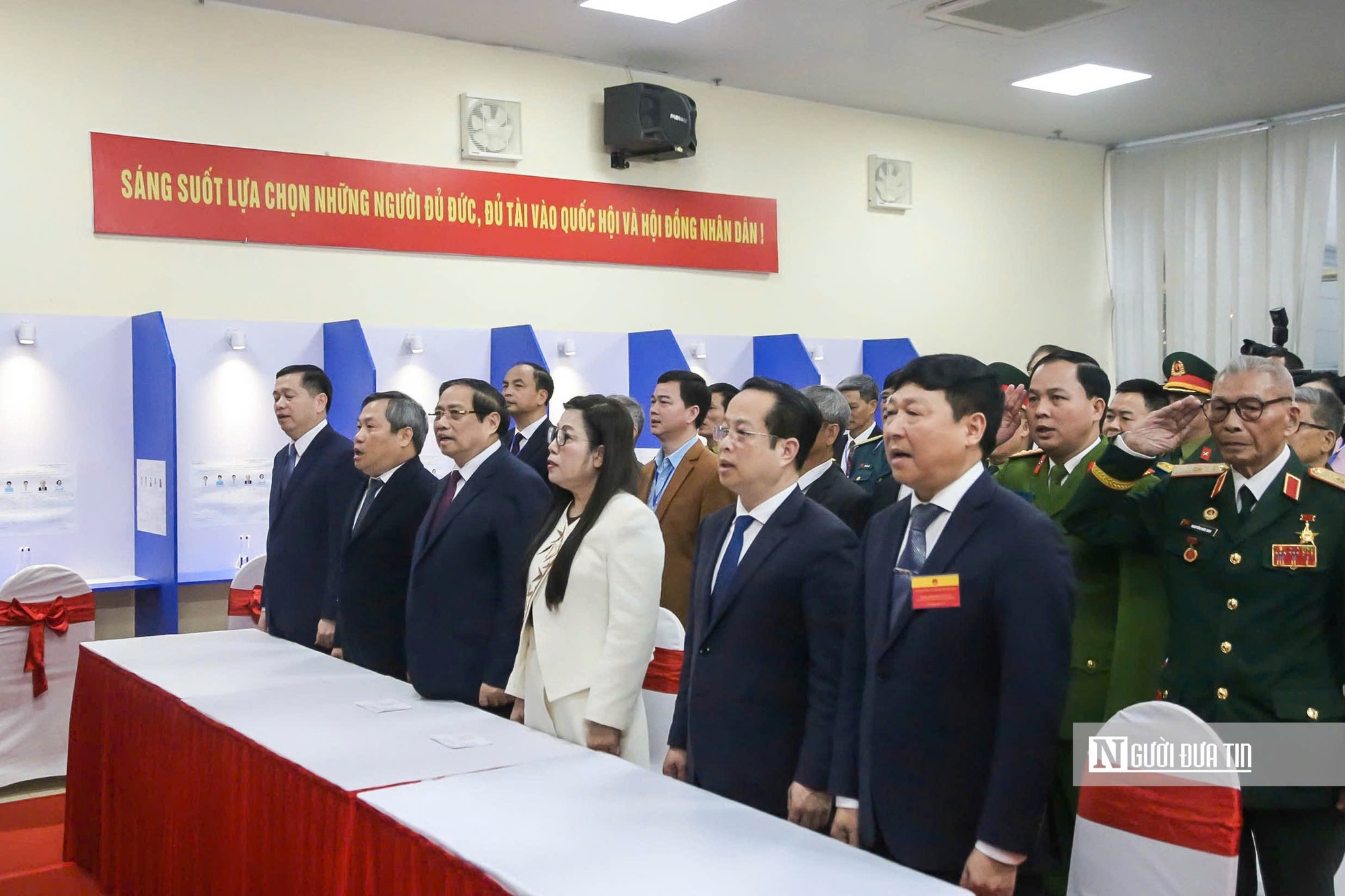 Thủ tướng mong muốn cử tri đi bầu cử để thực hiện quyền làm chủ của mình - Ảnh 1.