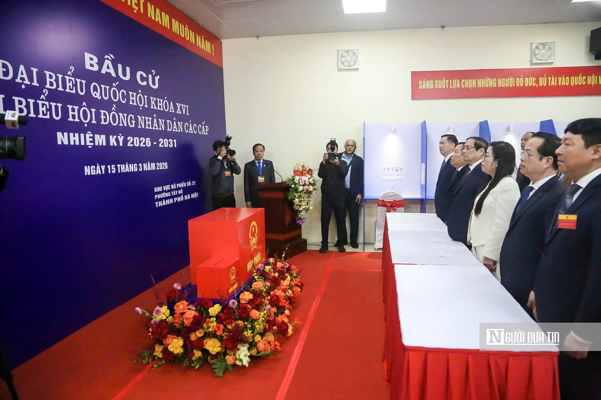 Thủ tướng mong muốn cử tri đi bầu cử để thực hiện quyền làm chủ của mình - Ảnh 2.