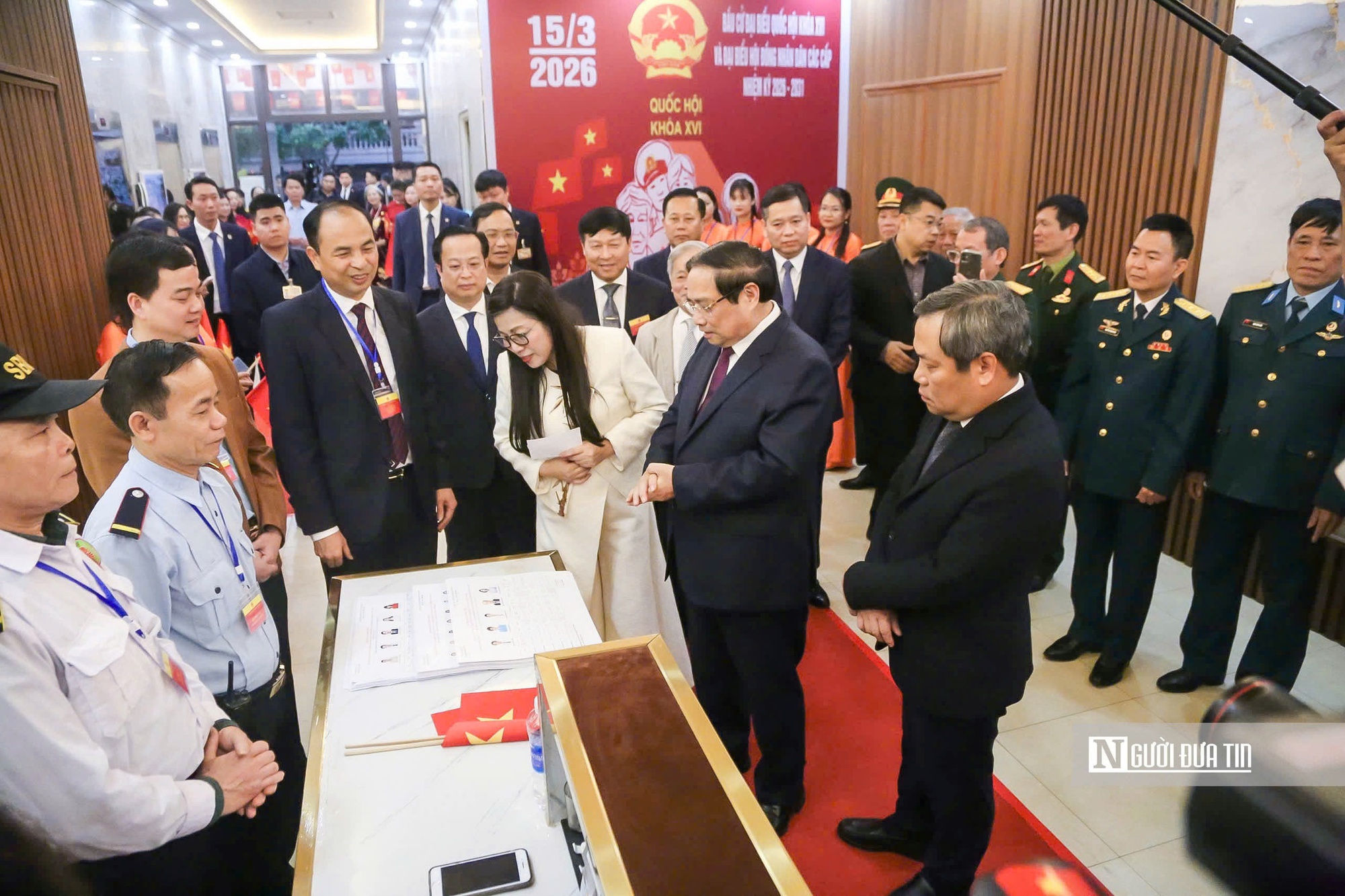 Thủ tướng mong muốn cử tri đi bầu cử để thực hiện quyền làm chủ của mình - Ảnh 3.