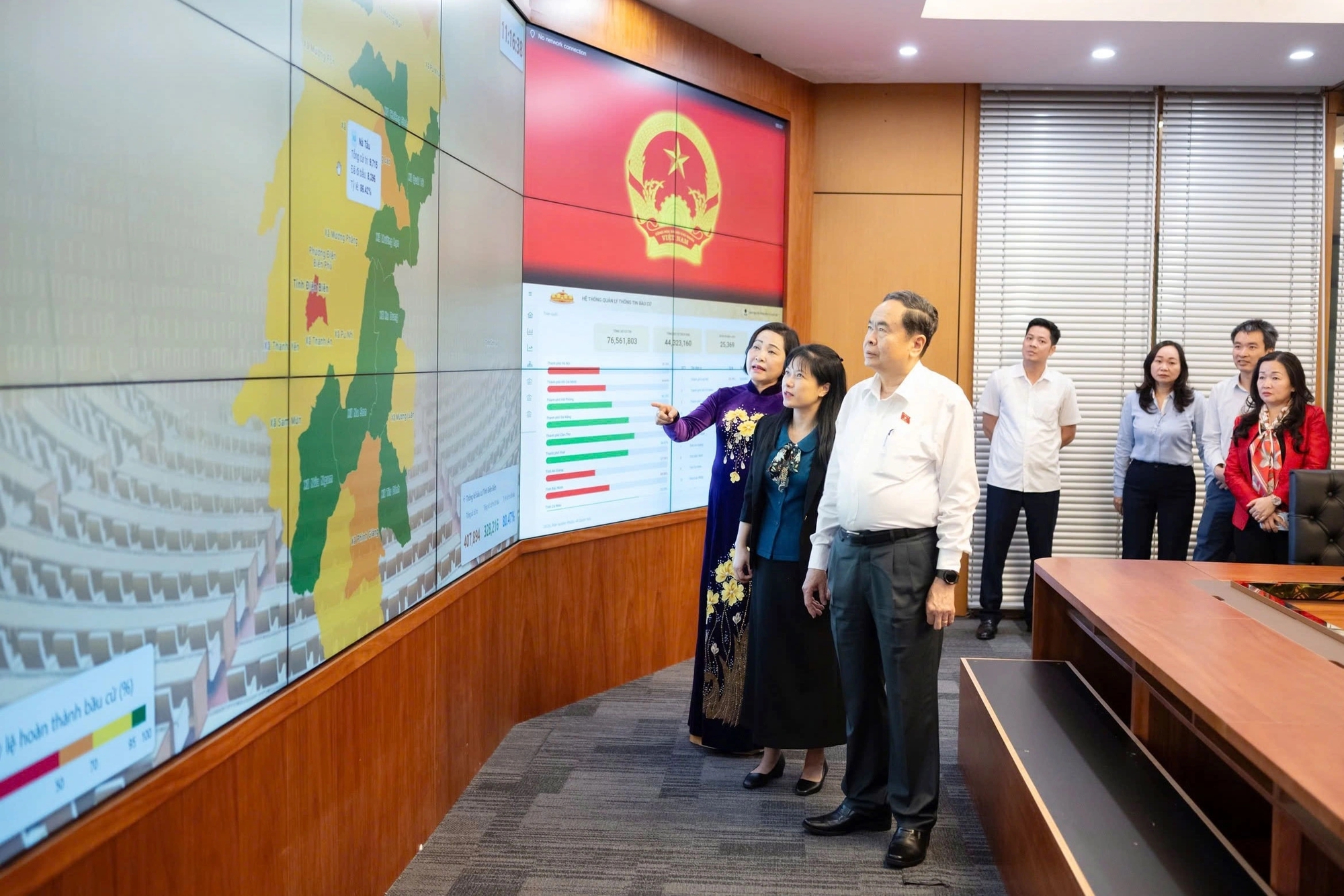 99,38% cử tri cả nước đi bỏ phiếu bầu cử, 2 tỉnh đạt 100% - Ảnh 1.