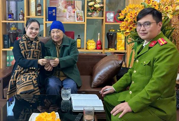 Cảnh báo chiêu trò "làm sổ hộ nghèo nhanh" để lừa đảo- Ảnh 1.