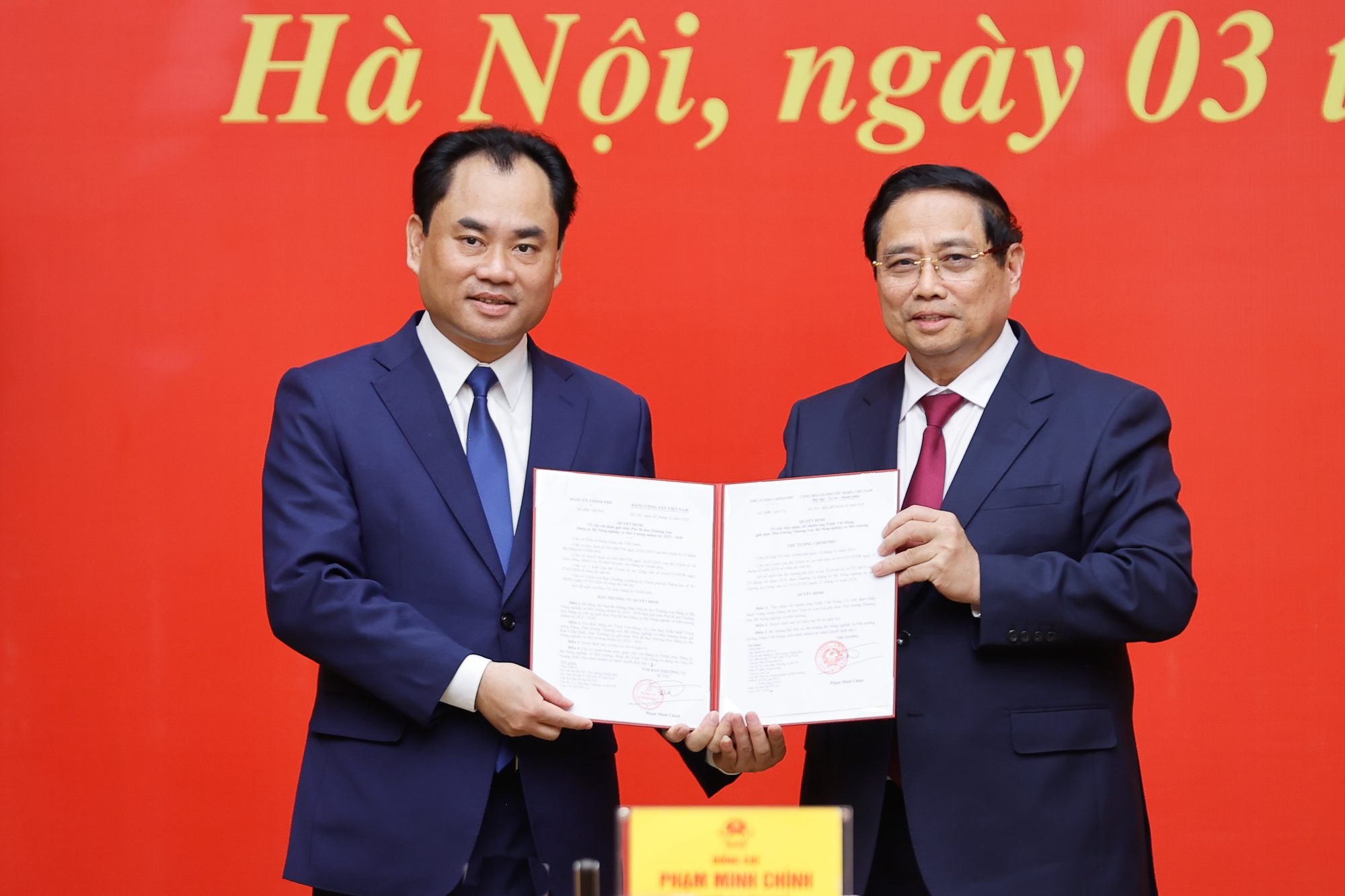 Thủ tướng trao quyết định điều động, bổ nhiệm 5 lãnh đạo bộ, cơ quan Trung ương - Ảnh 5.