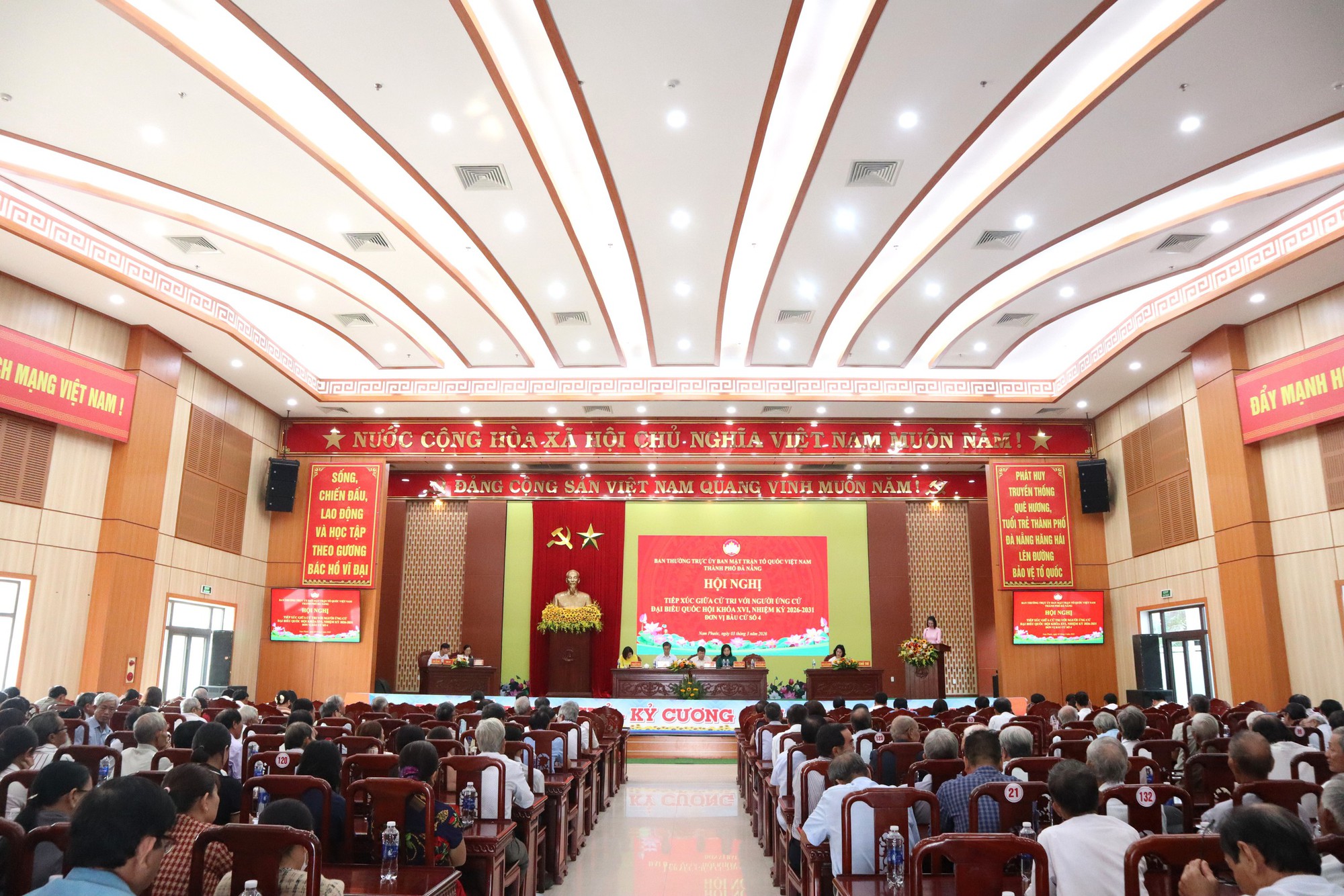 "Gần dân, hiểu dân, nỗ lực hết sức để bảo vệ quyền lợi chính đáng của nhân dân"- Ảnh 3.