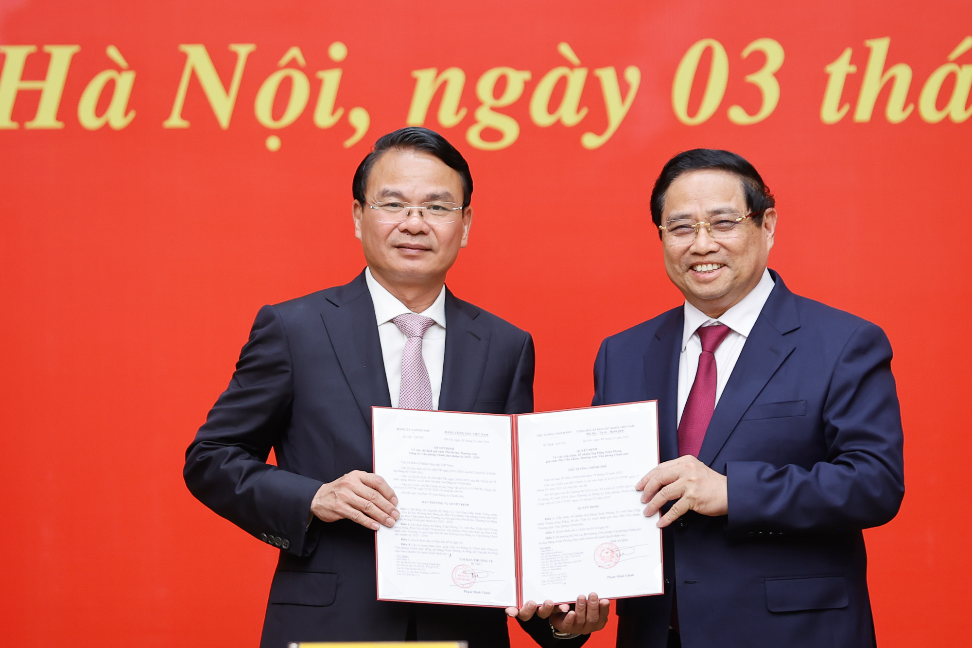 Thủ tướng trao quyết định điều động, bổ nhiệm 5 lãnh đạo bộ, cơ quan Trung ương - Ảnh 2.