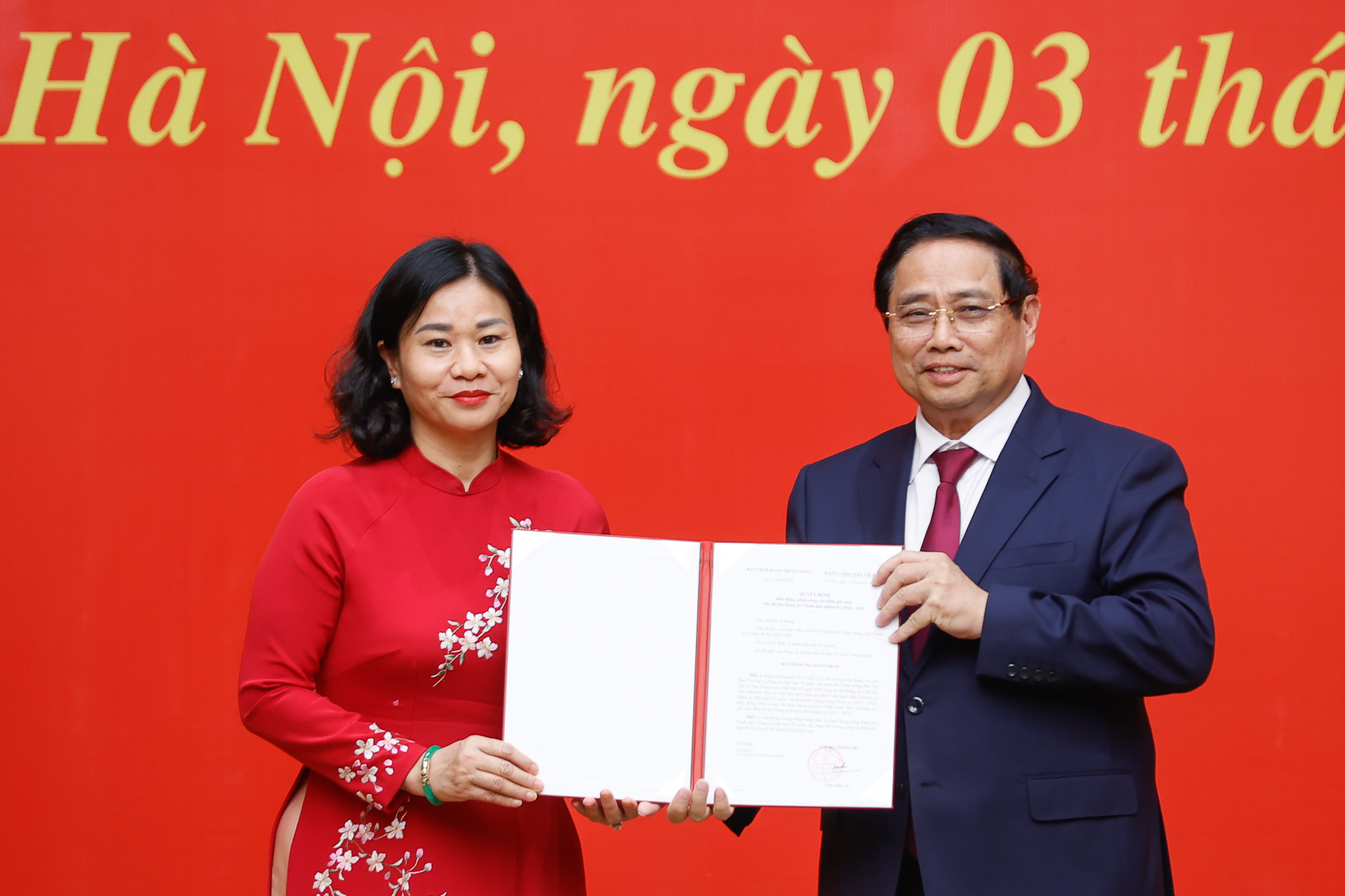 Thủ tướng trao quyết định điều động, bổ nhiệm 5 lãnh đạo bộ, cơ quan Trung ương - Ảnh 1.