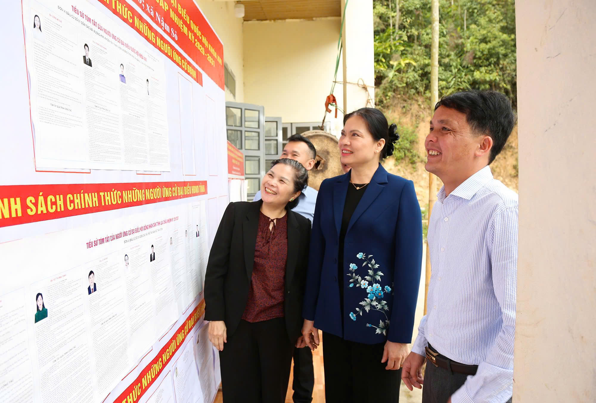 Cử tri ấn tượng với chương trình hành động của ứng cử viên ĐBQH Hà Thị Nga - Ảnh 4.