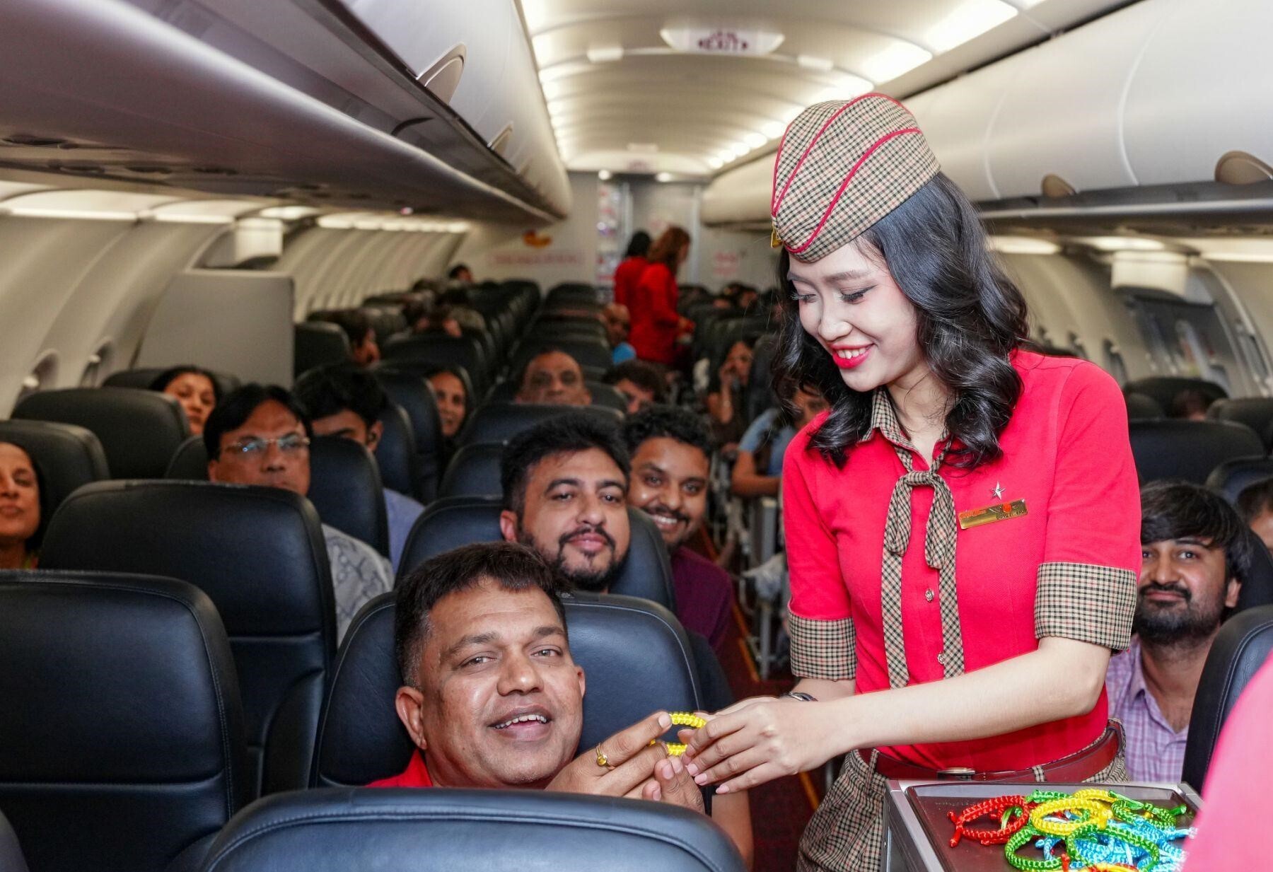 Không khí lễ hội sắc màu Holi ngập tràn các chuyến bay quốc tế của Vietjet - Ảnh 11.