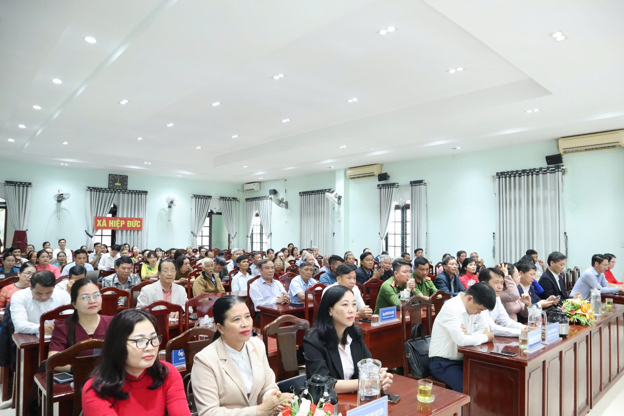 Ứng cử viên đại biểu Quốc hội: Sâu sát, phản ánh vướng mắc pháp luật, thủy điện của cử tri vùng núi Đà Nẵng- Ảnh 2.