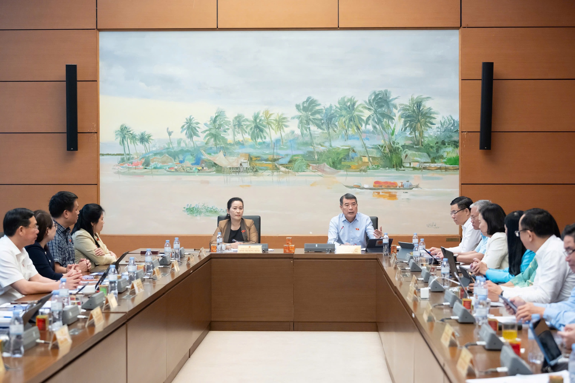 Thủ tướng: Không chấp nhận tăng trưởng cao mà đánh đổi bằng bất ổn về vĩ mô- Ảnh 2.