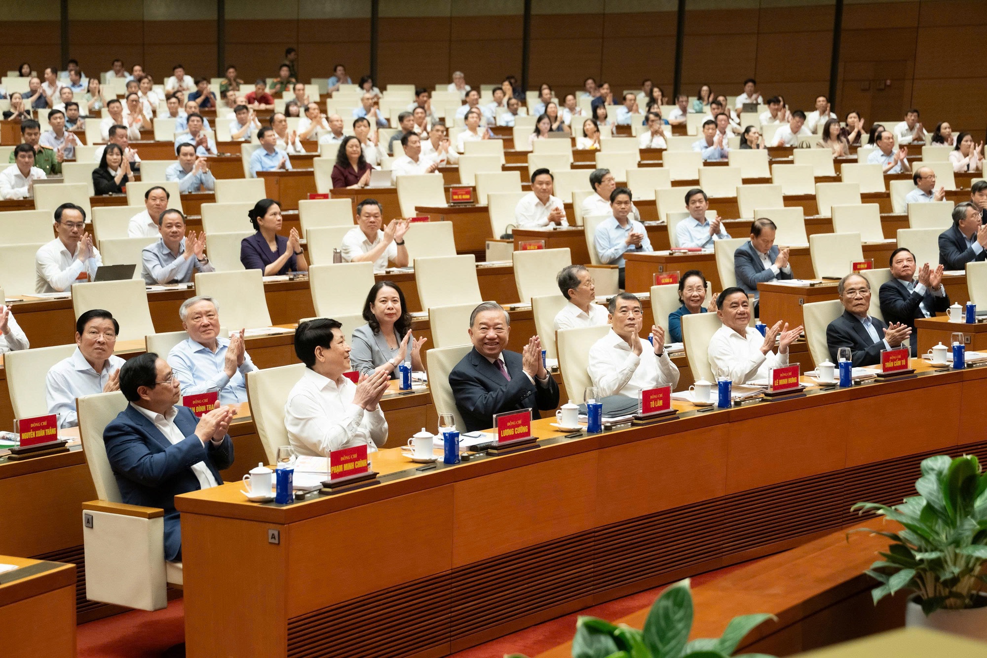 Từng bước kiểm soát đúng, đầy đủ tài sản, thu nhập của cán bộ, đảng viên - Ảnh 2.