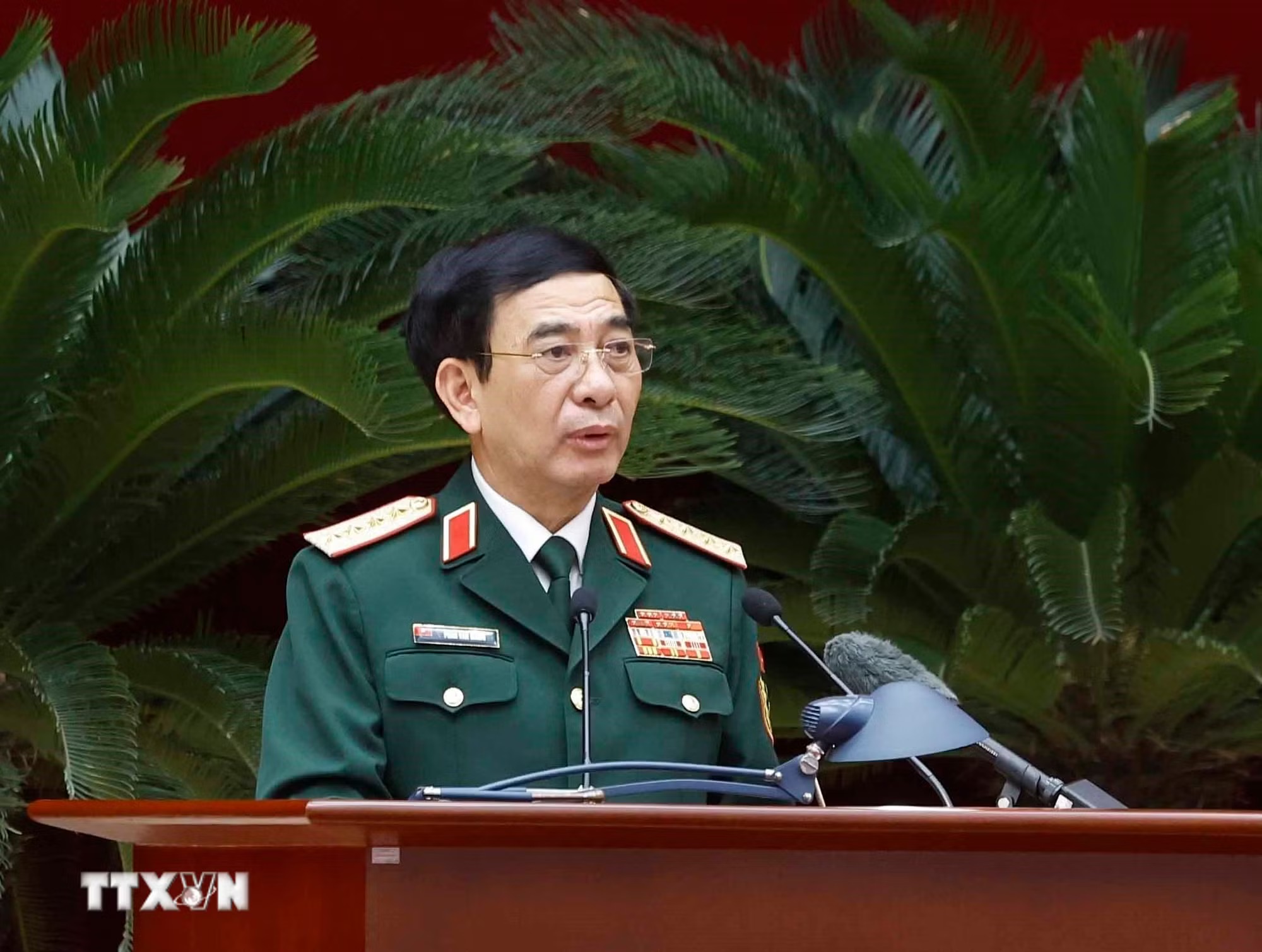 Tổng Bí thư, Chủ tịch nước trao các quyết định của Bộ Chính trị về công tác cán bộ- Ảnh 4.