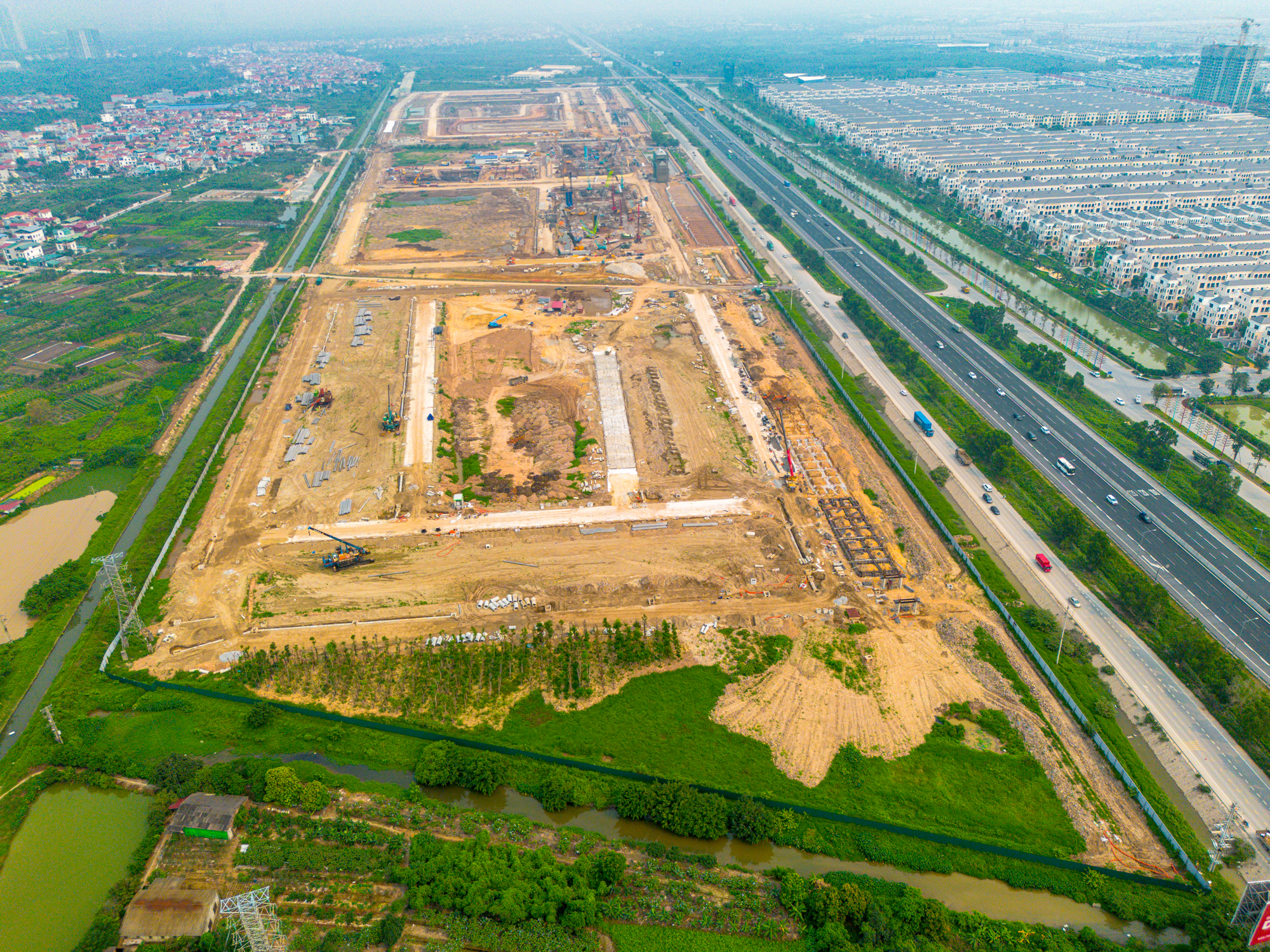 Cận cảnh dự án nằm giữa ba đại đô thị hơn 10 tỷ USD, hưởng lợi từ Vành đai 4 và cầu vượt sông Hồng- Ảnh 2.