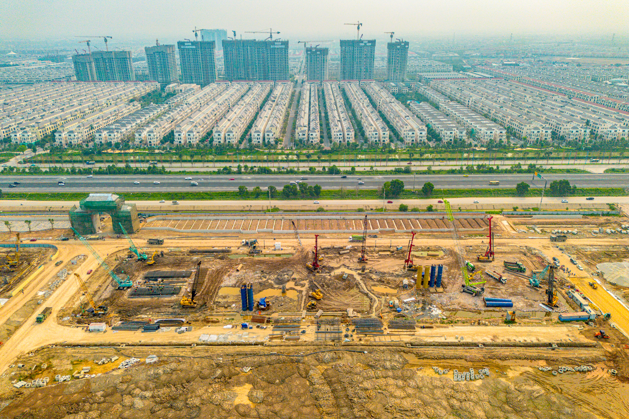 Cận cảnh dự án nằm giữa ba đại đô thị hơn 10 tỷ USD, hưởng lợi từ Vành đai 4 và cầu vượt sông Hồng- Ảnh 3.