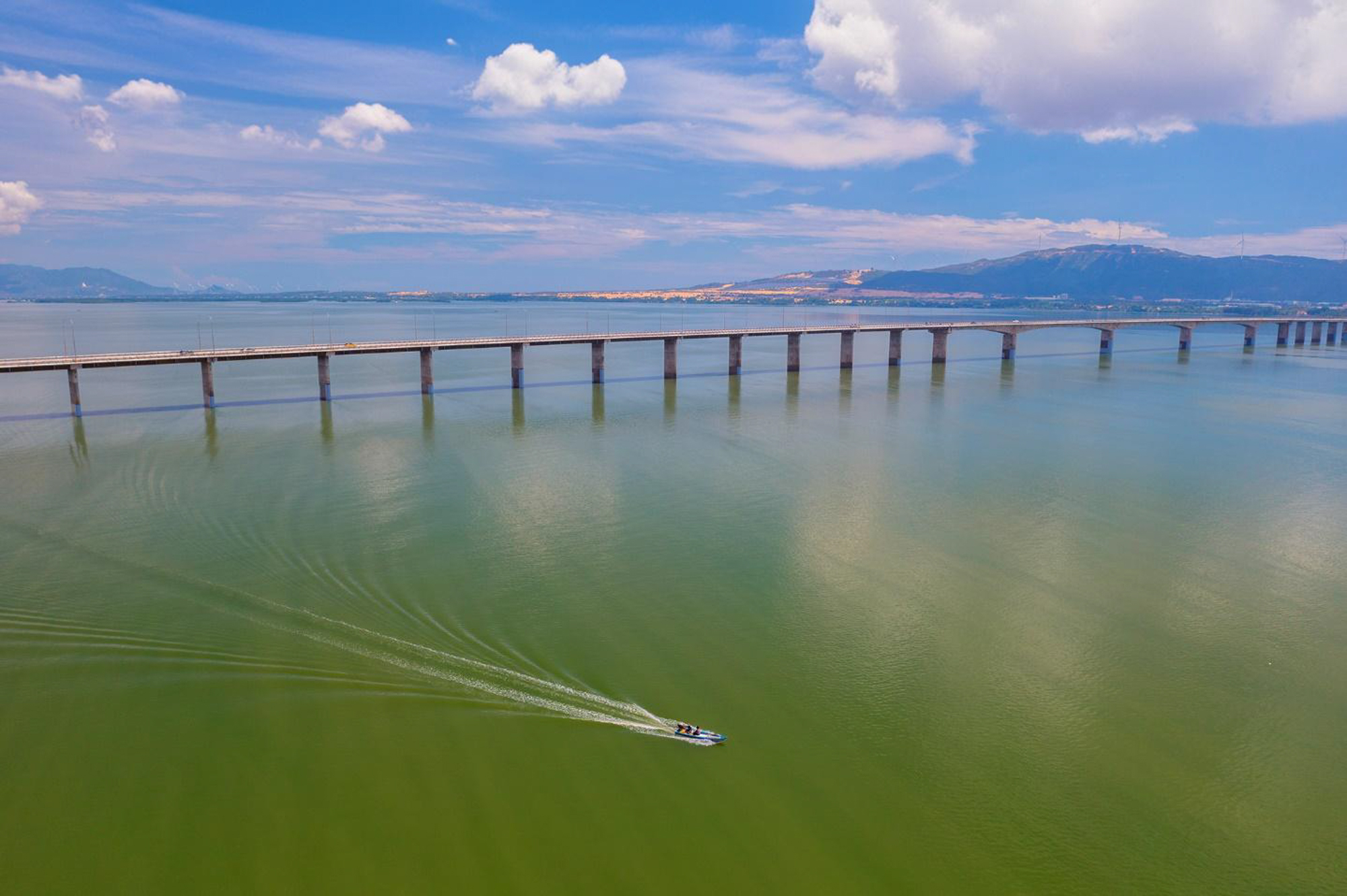 3 cây cầu vượt biển dài nhất Việt Nam: Nơi mở cửa cho nhà máy Vinfast, nơi “đánh thức” thị trường địa ốc, nơi sẽ đạt top 3 Đông Nam Á - Ảnh 4.
