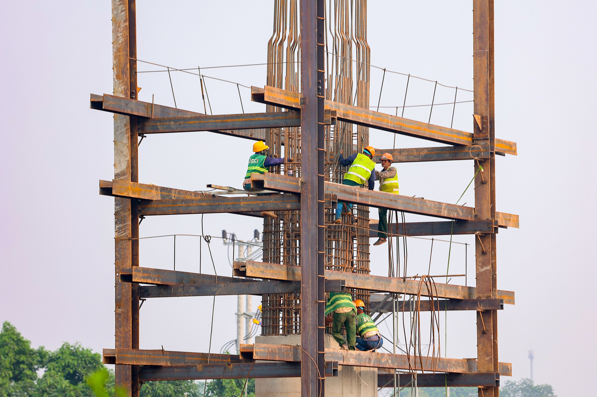 Cận cảnh 2 cây cầu trị giá 16.000 tỷ đồng, kết nối các khu đô thị hàng chục tỷ USD, chiếm 50% nguồn cung căn hộ Hà Nội - Ảnh 8.