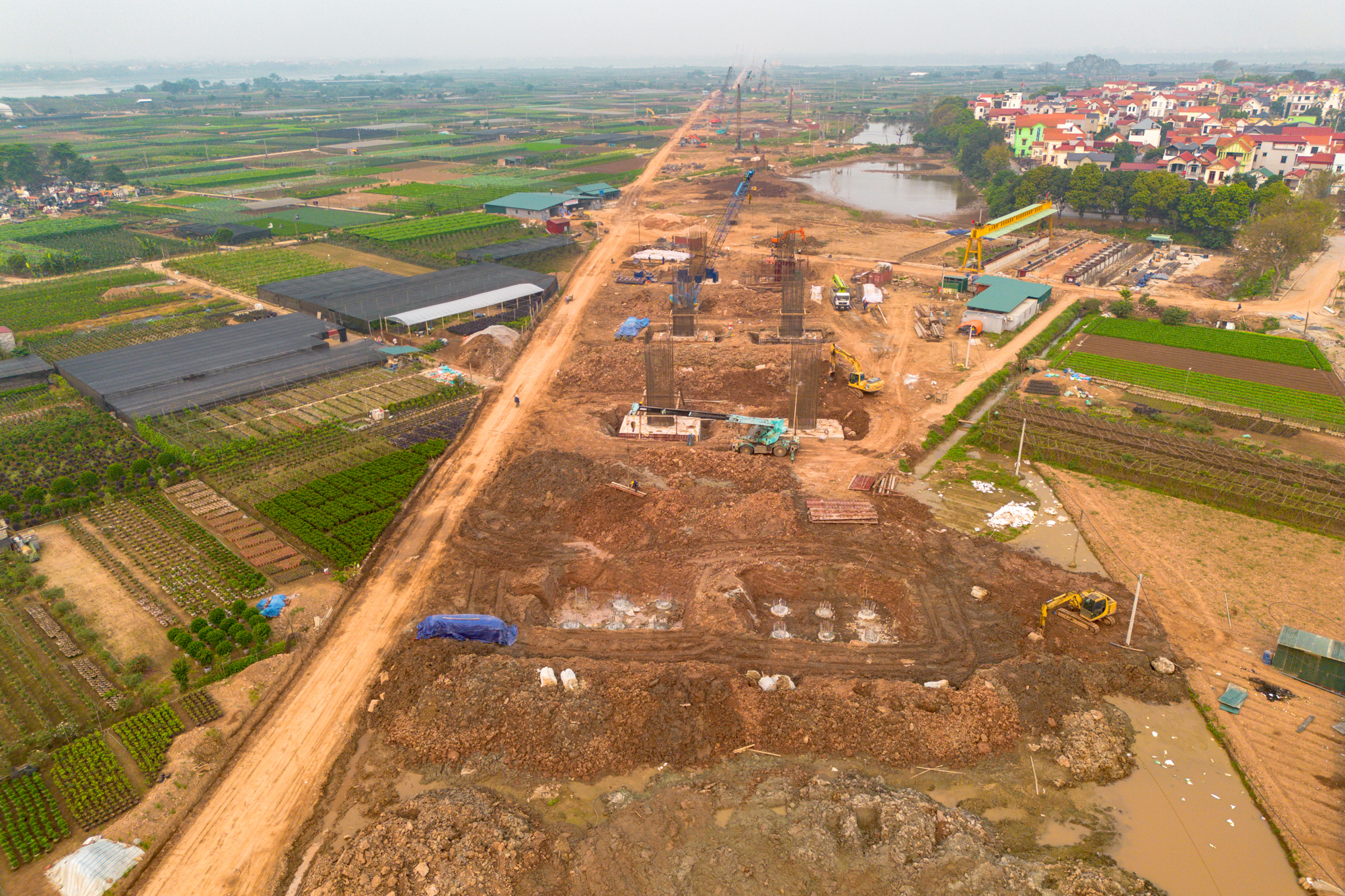 Cận cảnh 2 cây cầu trị giá 16.000 tỷ đồng, kết nối các khu đô thị hàng chục tỷ USD, chiếm 50% nguồn cung căn hộ Hà Nội - Ảnh 5.