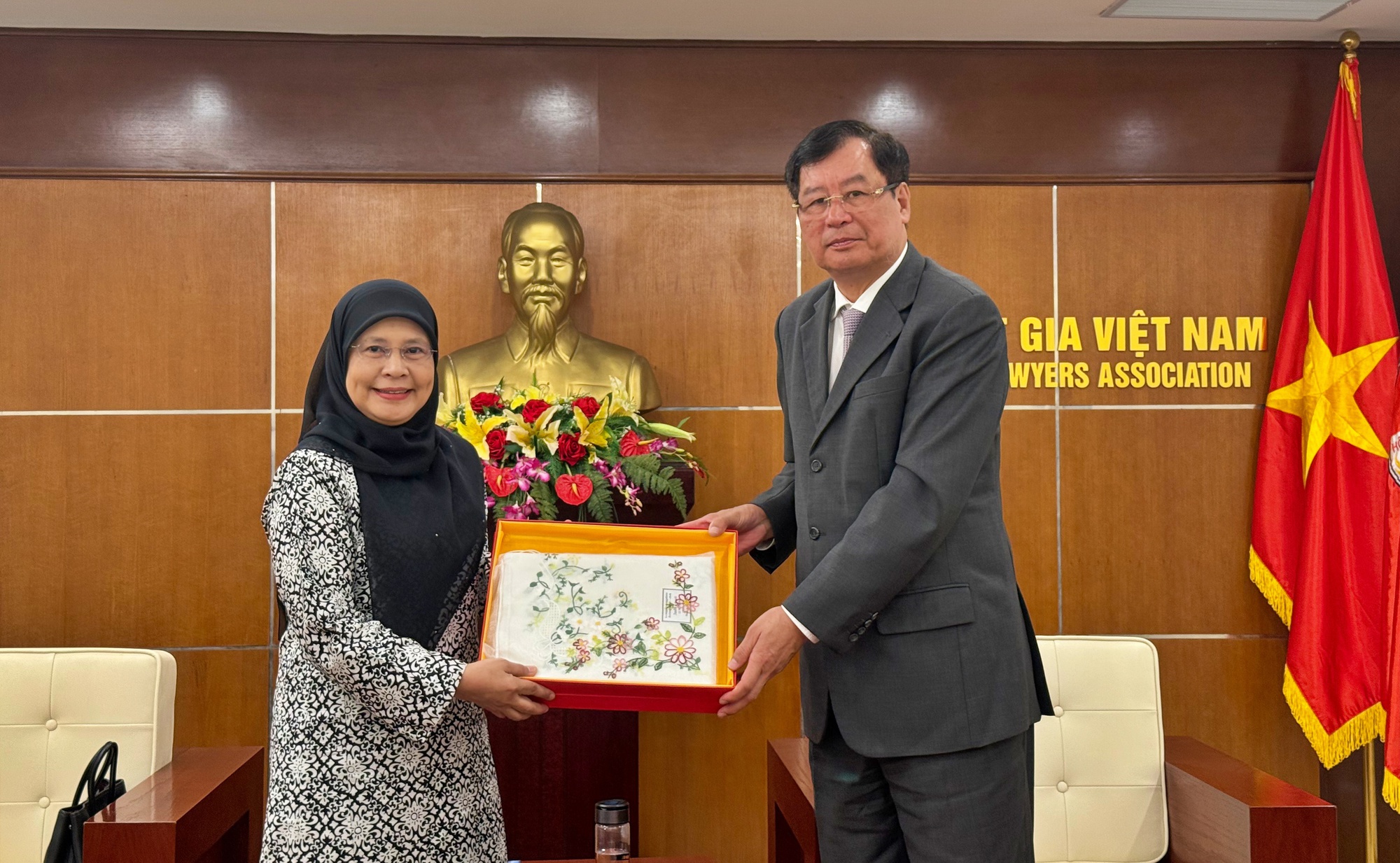 Phó Chủ tịch Hội Luật gia Việt Nam tiếp Chủ tịch Hiệp hội Luật Đông Nam Á- Ảnh 7.