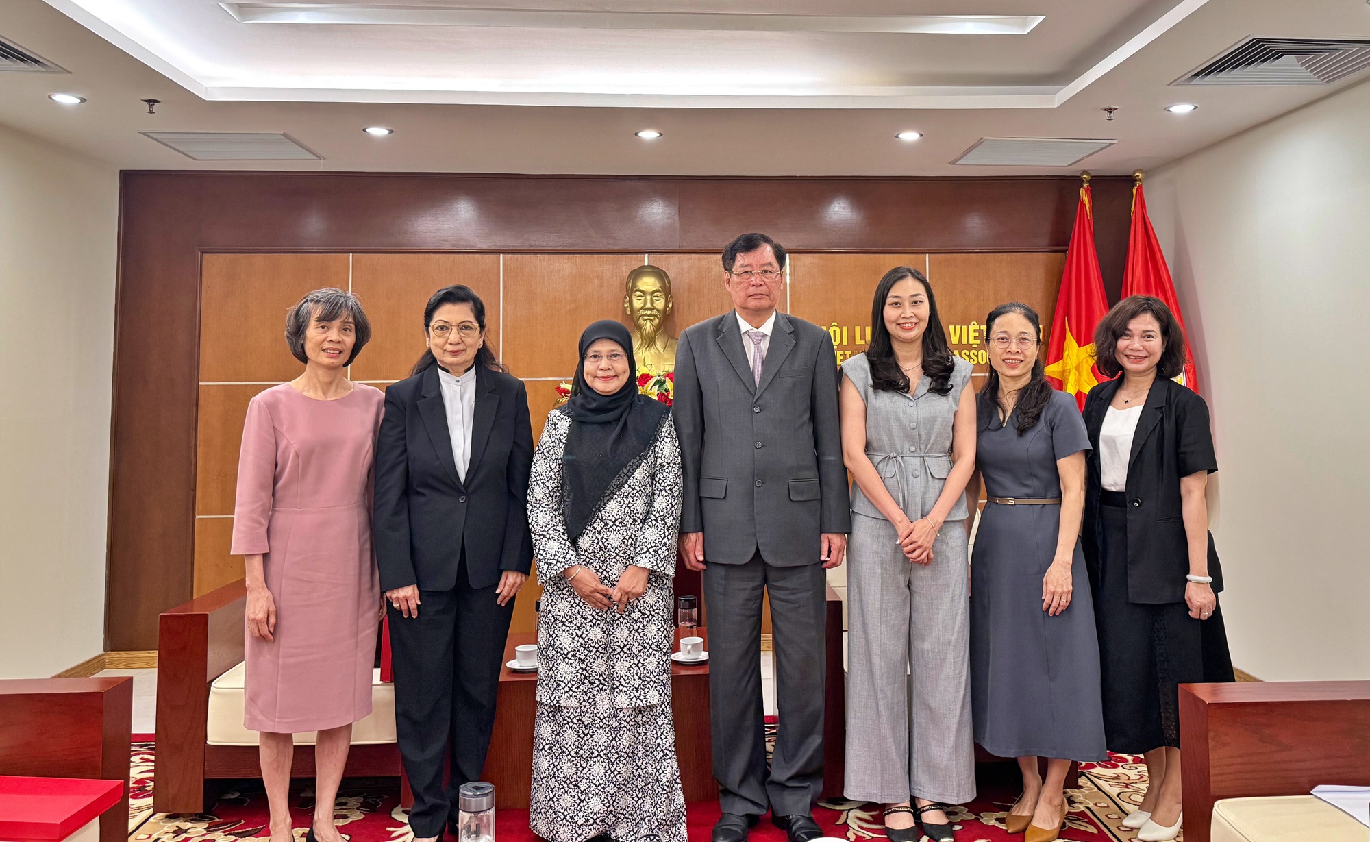 Phó Chủ tịch Hội Luật gia Việt Nam tiếp Chủ tịch Hiệp hội Luật Đông Nam Á- Ảnh 9.