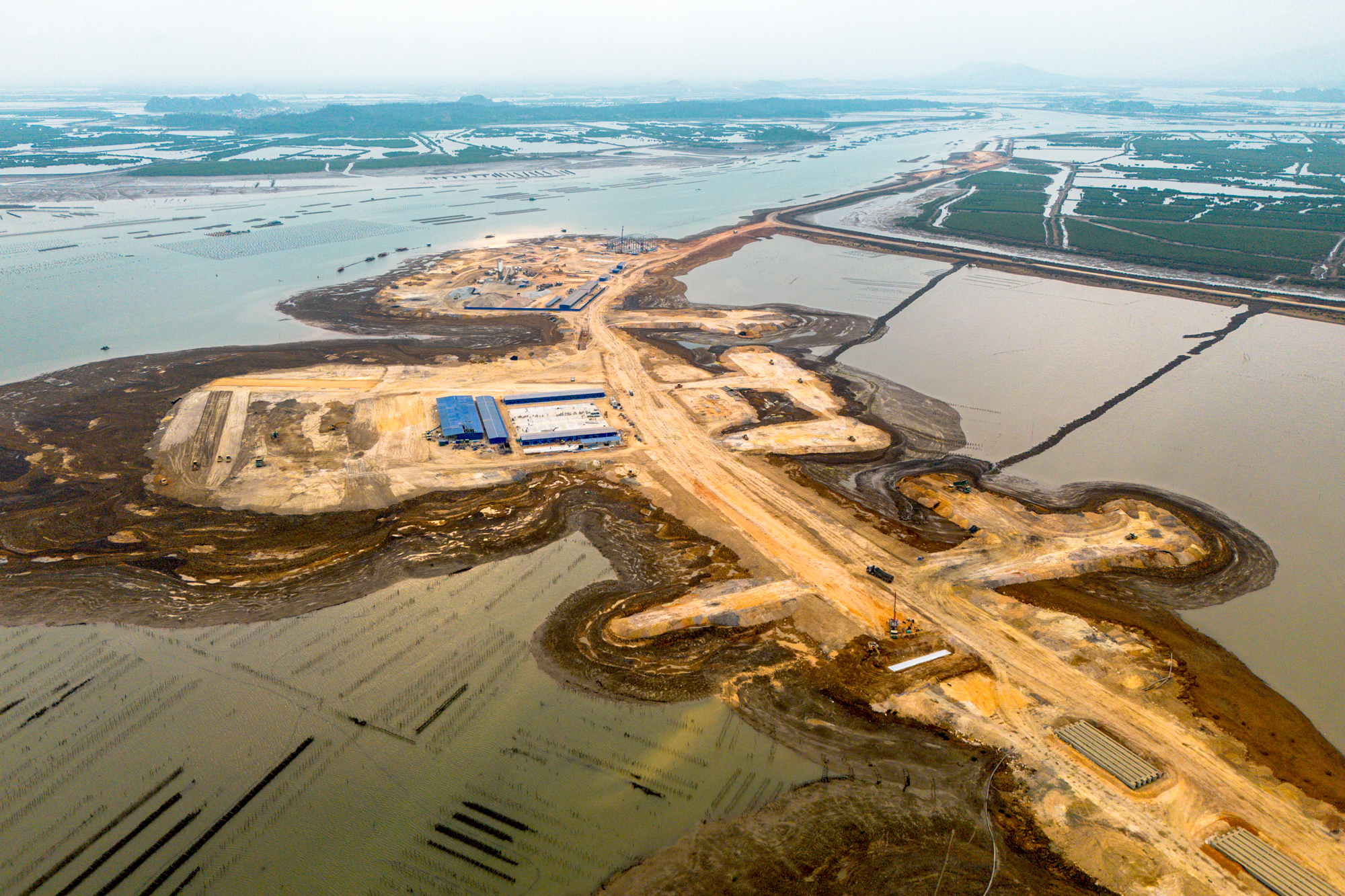 Toàn cảnh siêu dự án 18 tỷ USD của Vinhomes:  Rộng như một thành phố, tổng mức đầu tư bằng  GDP 18 nước cộng lại - Ảnh 3.