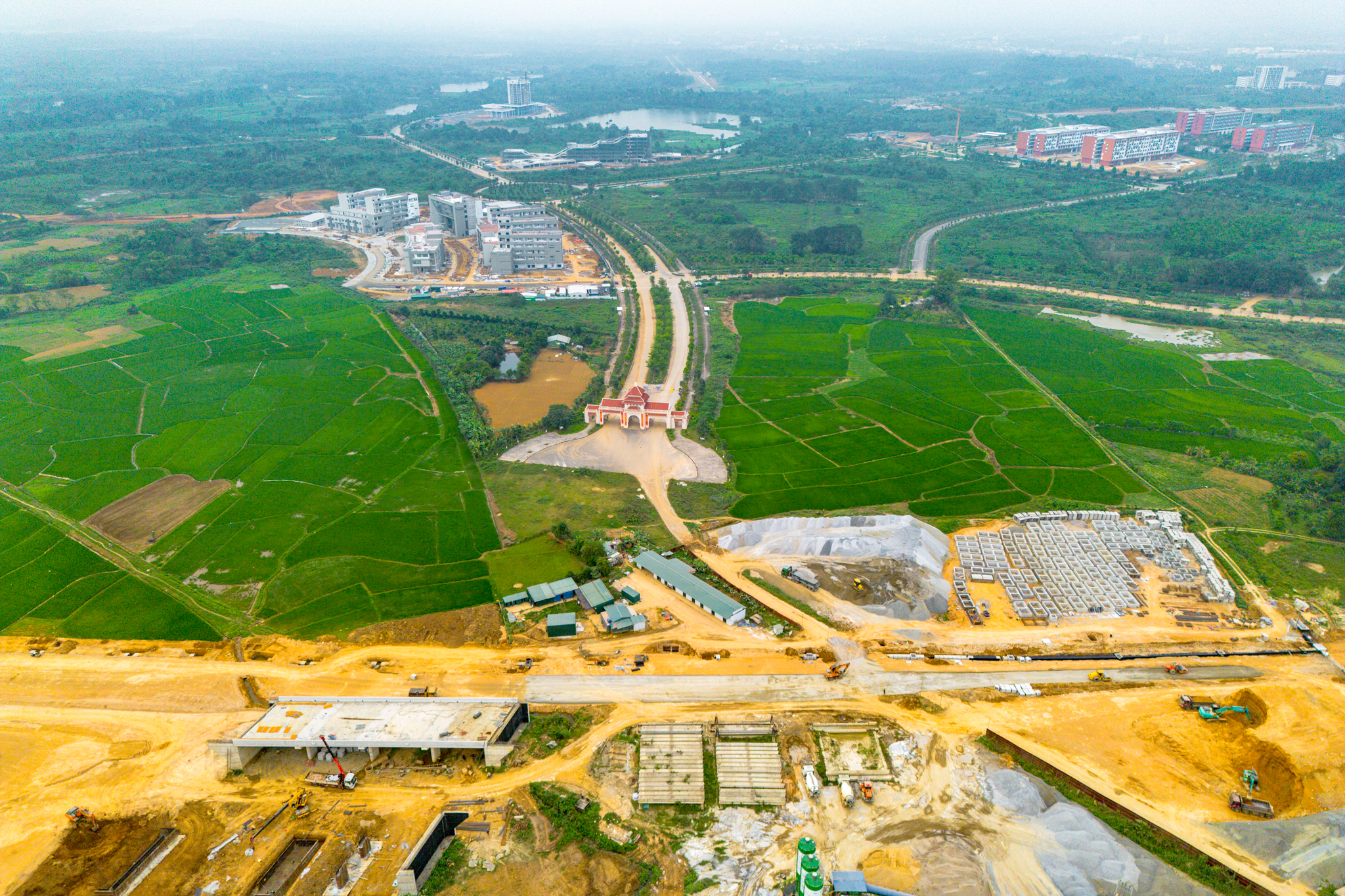 Toàn cảnh con đường rộng nhất Việt Nam, kết nối đại lộ dài nhất với đại học lớn nhất cả nước- Ảnh 5.