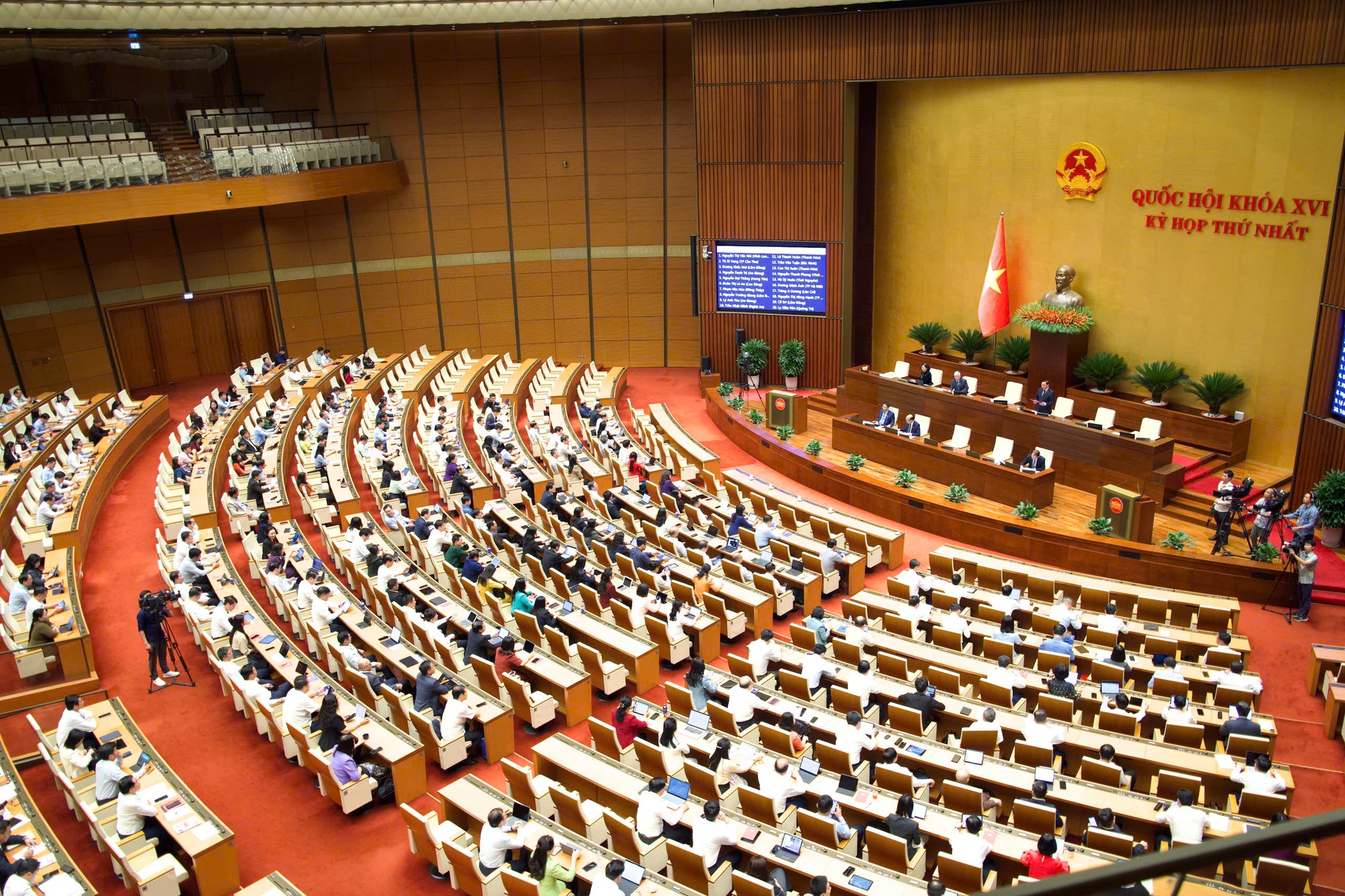 Quốc hội họp phiên bế mạc, thông qua 11 nghị quyết, một Luật sửa 4 luật thuế - Ảnh 1.