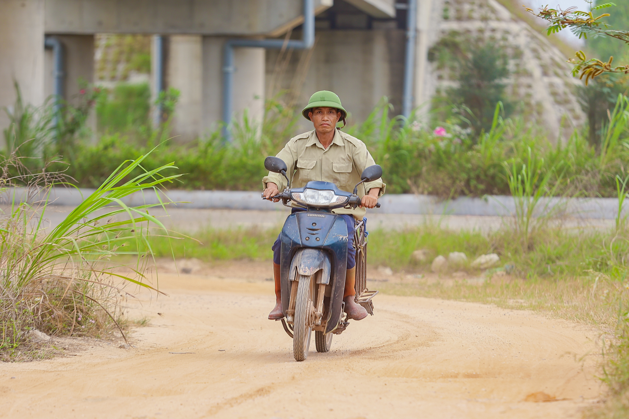 Cận cảnh nút giao rộng gấp 7 lần hồ Hoàn Kiếm, có đường nhánh dài gấp 6 lần nhịp chính cầu Nhật Tân, kết nối trực tiếp tới  siêu đô thị 18 tỷ USD tại Quảng Ninh- Ảnh 7.